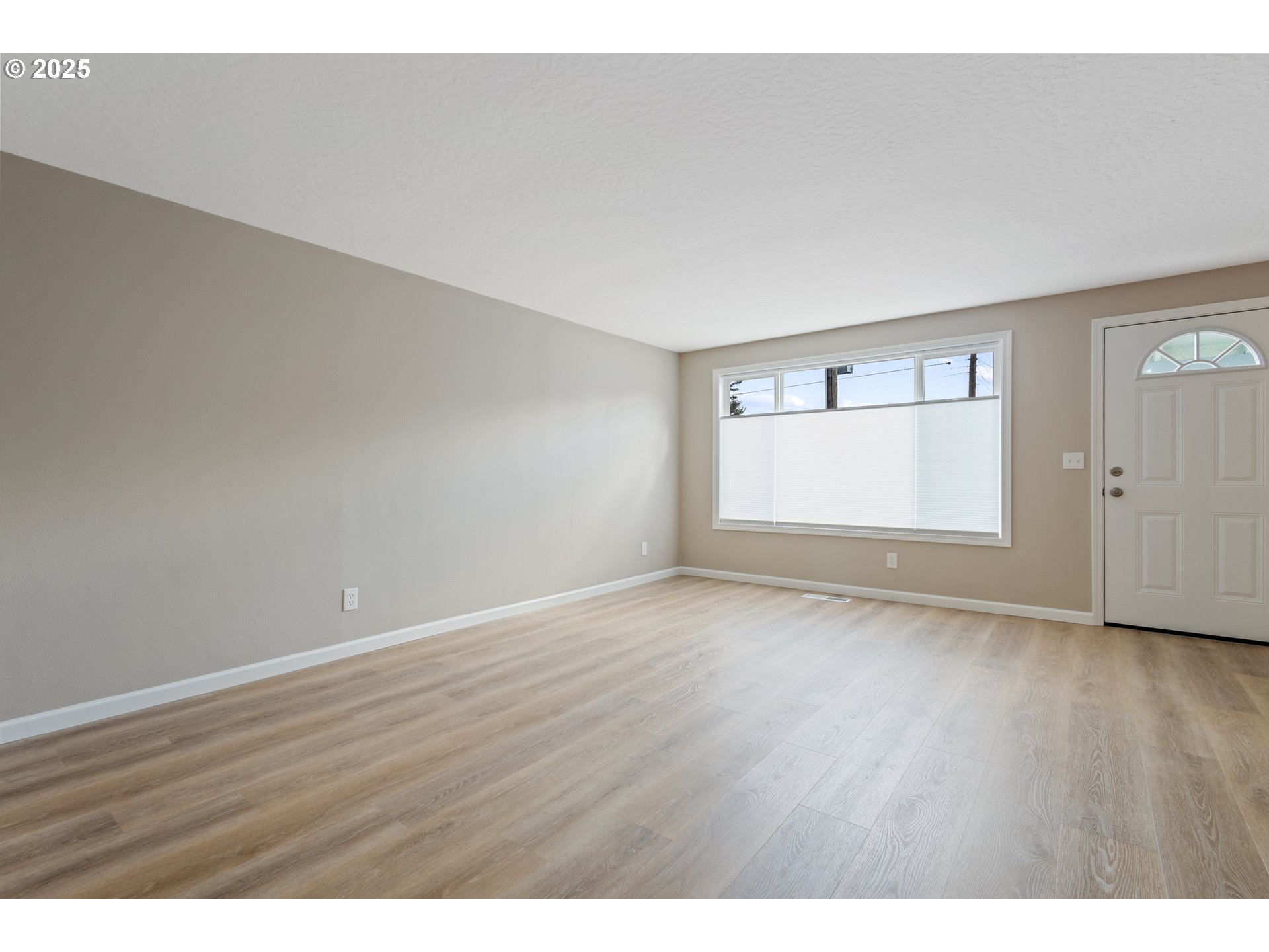 property viewer photo 8
