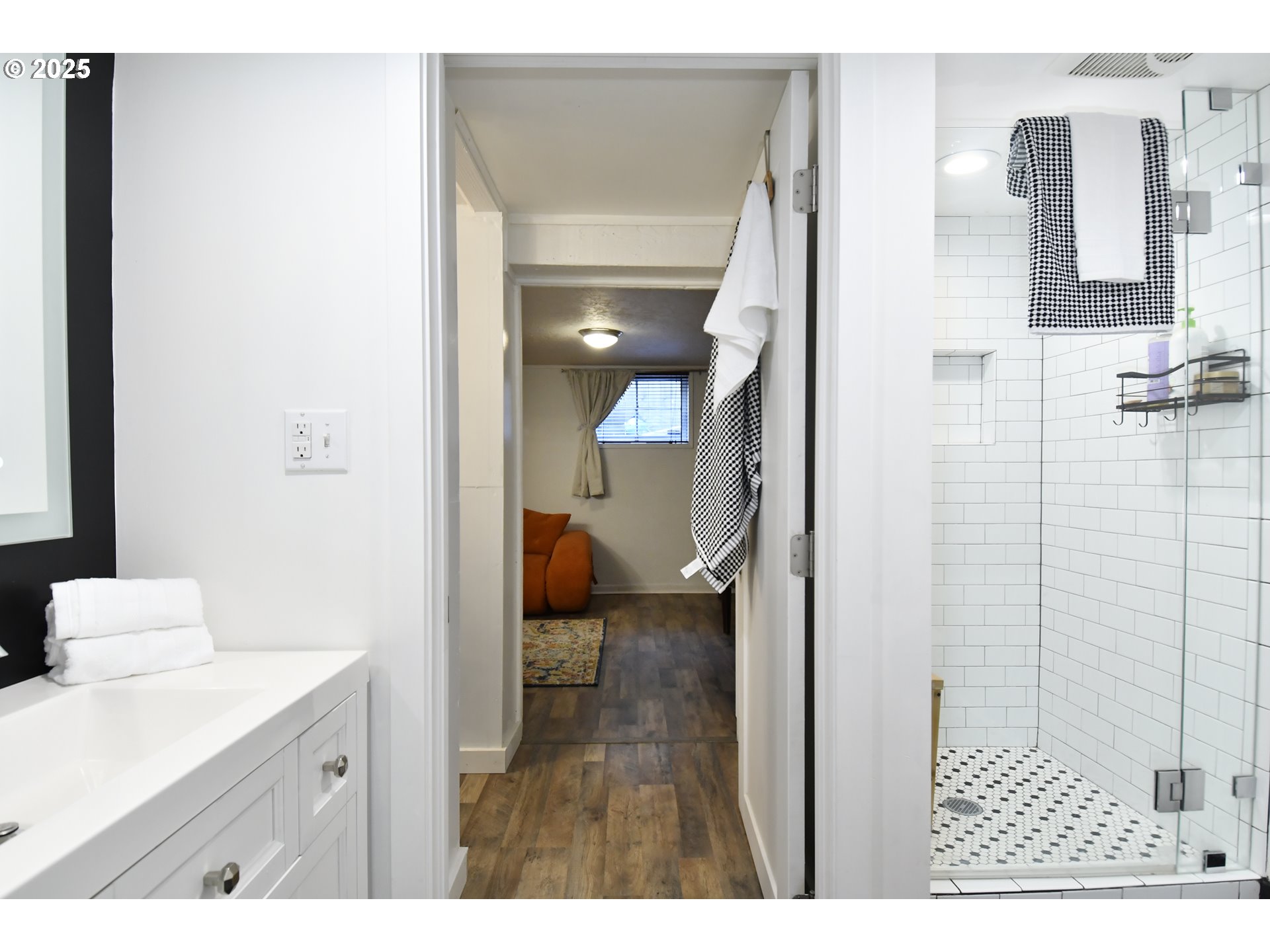 property viewer photo 25