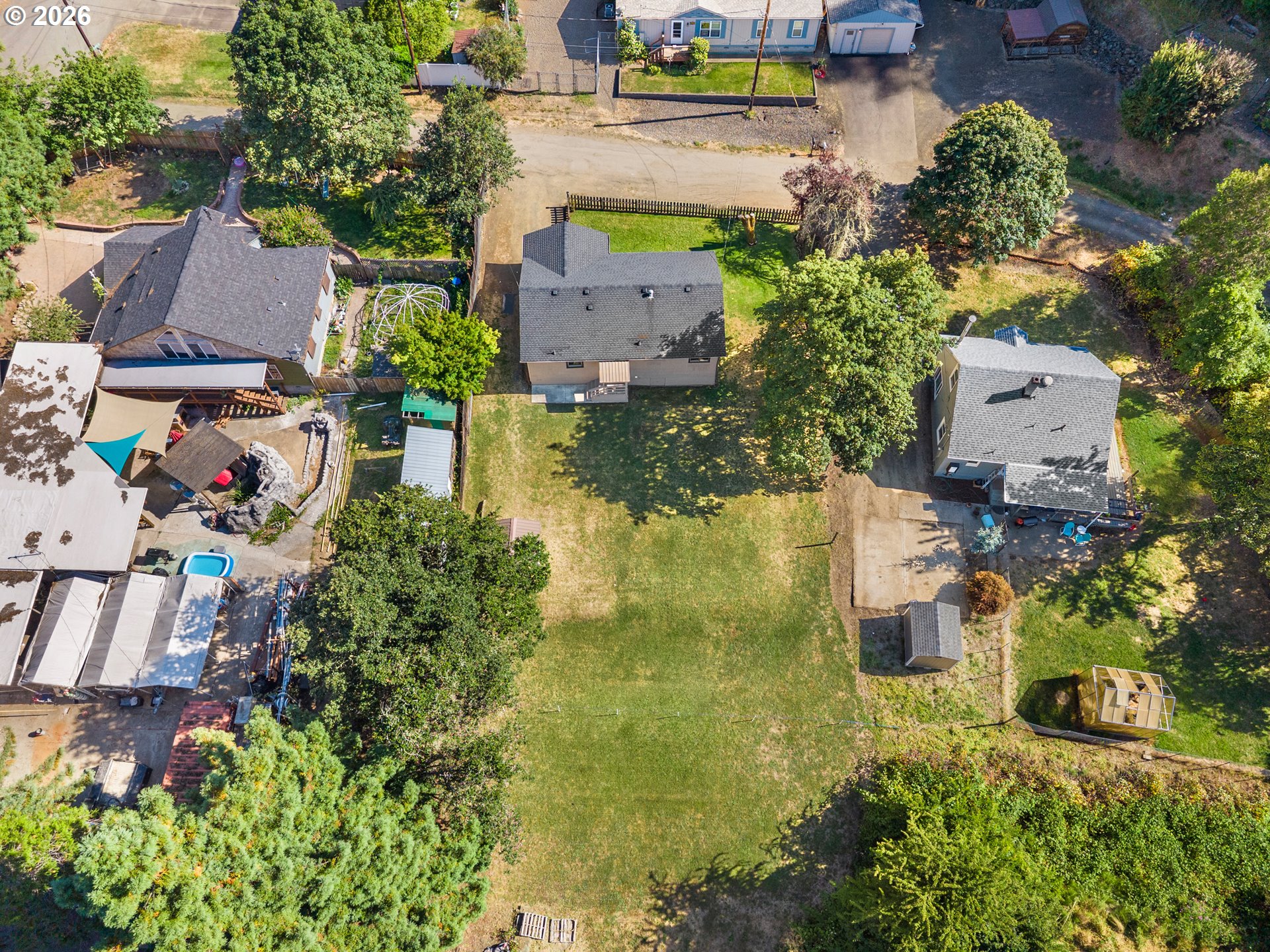 main property photo 28