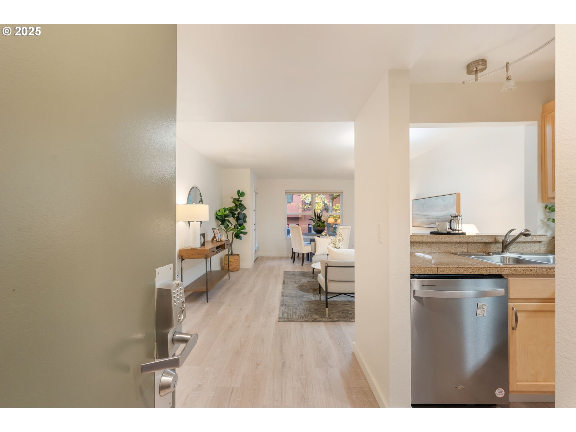 property viewer photo 1