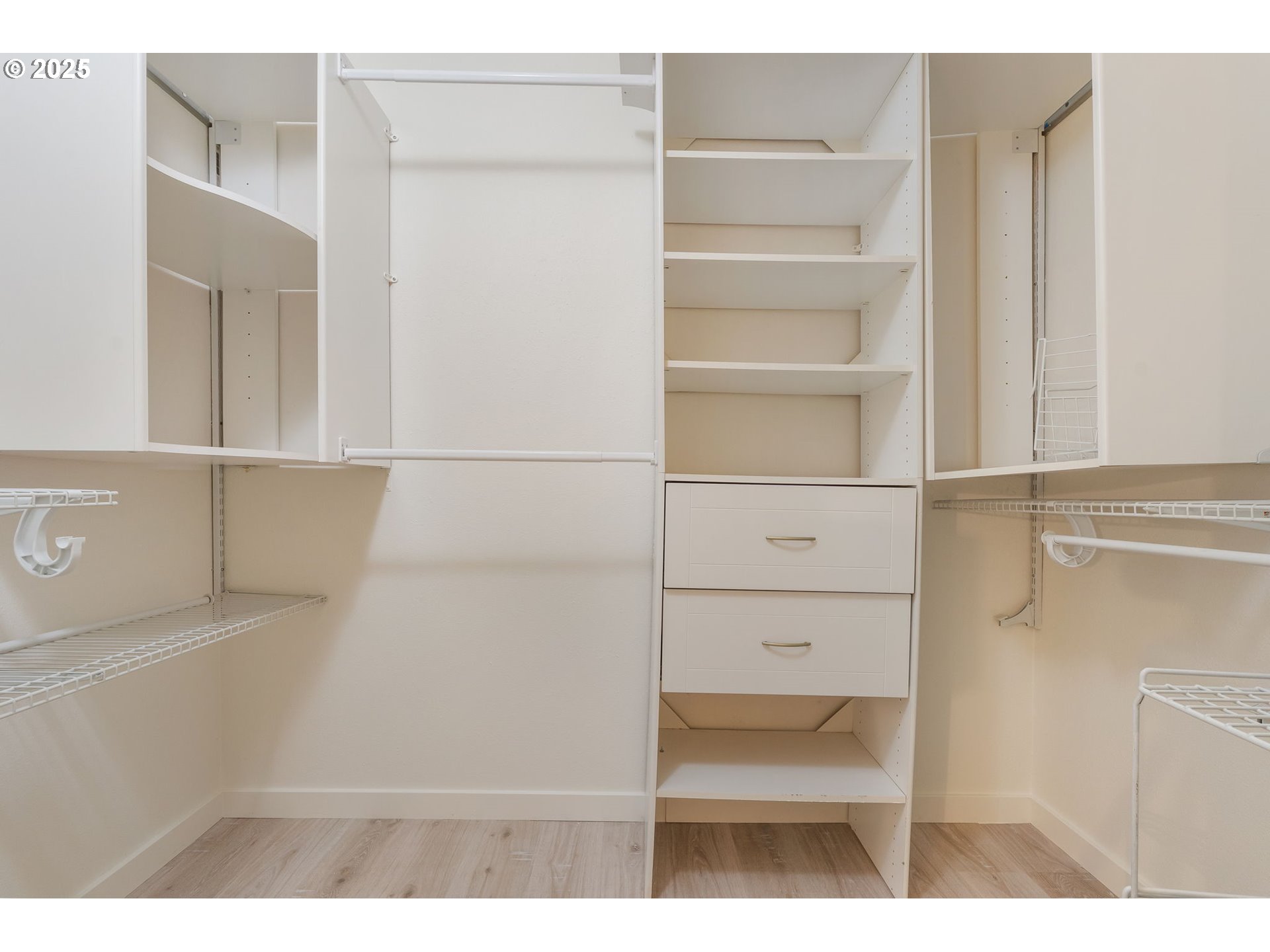 property viewer photo 16