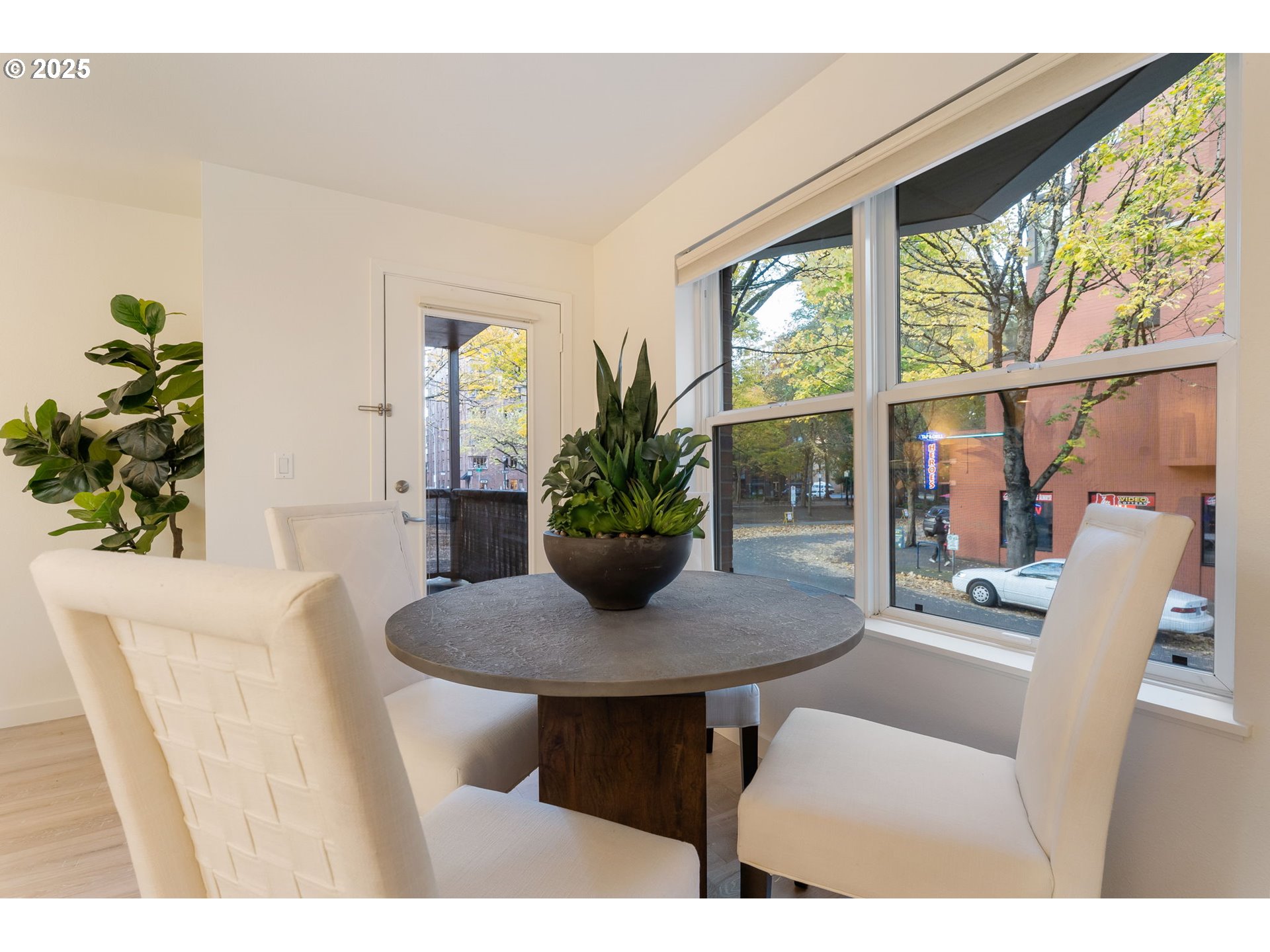 property viewer photo 7