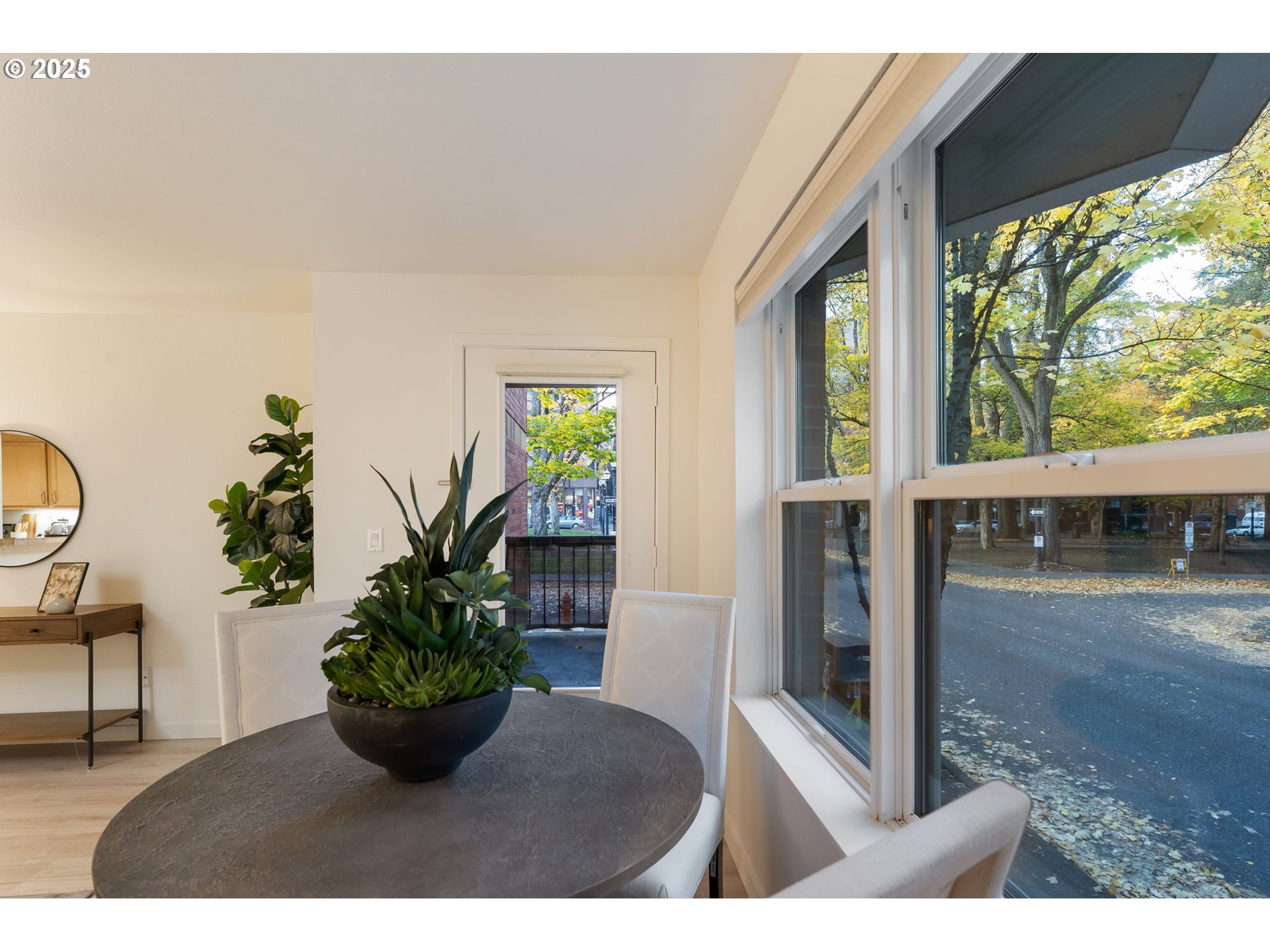property viewer photo 9