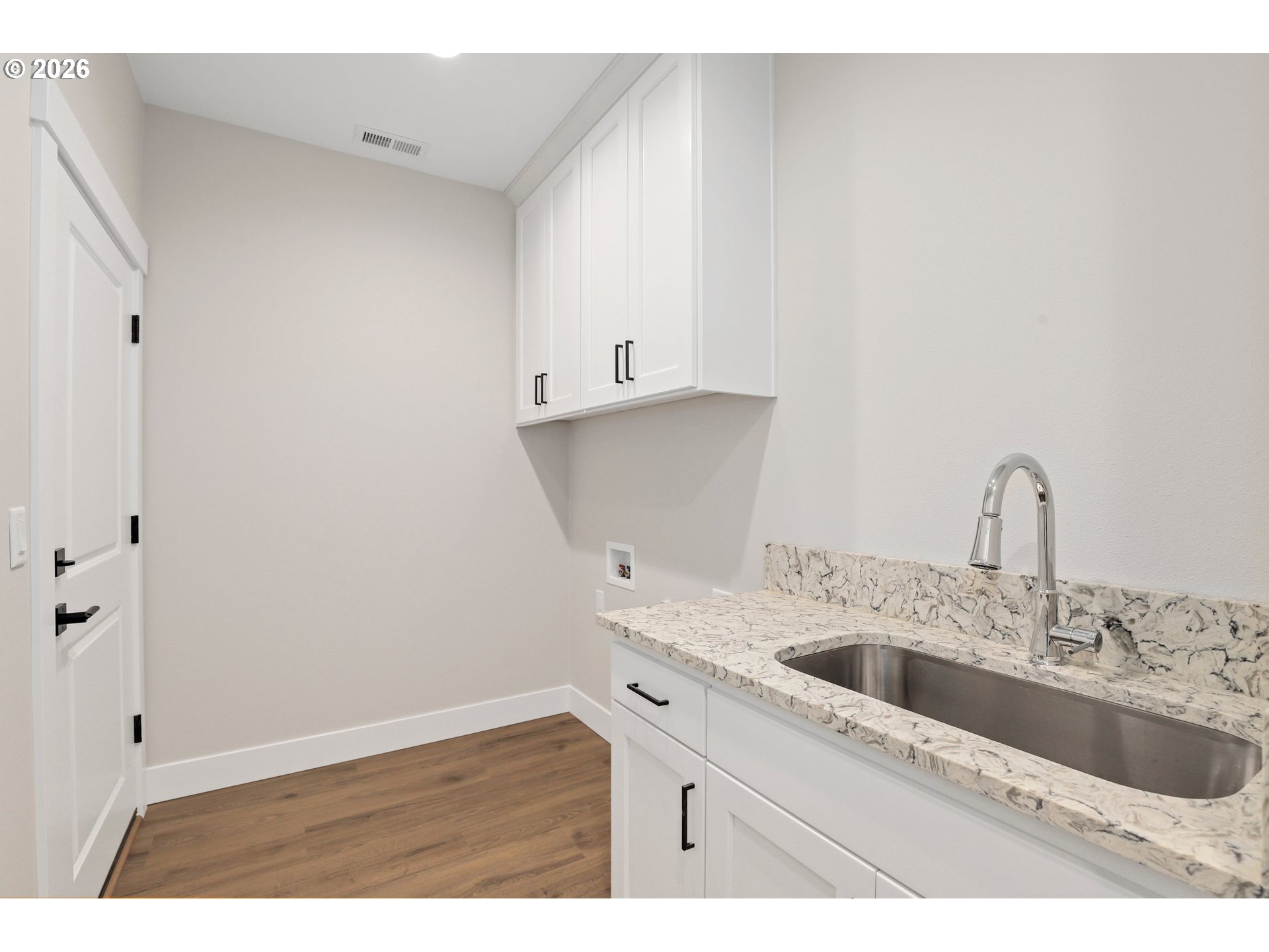 property viewer photo 16