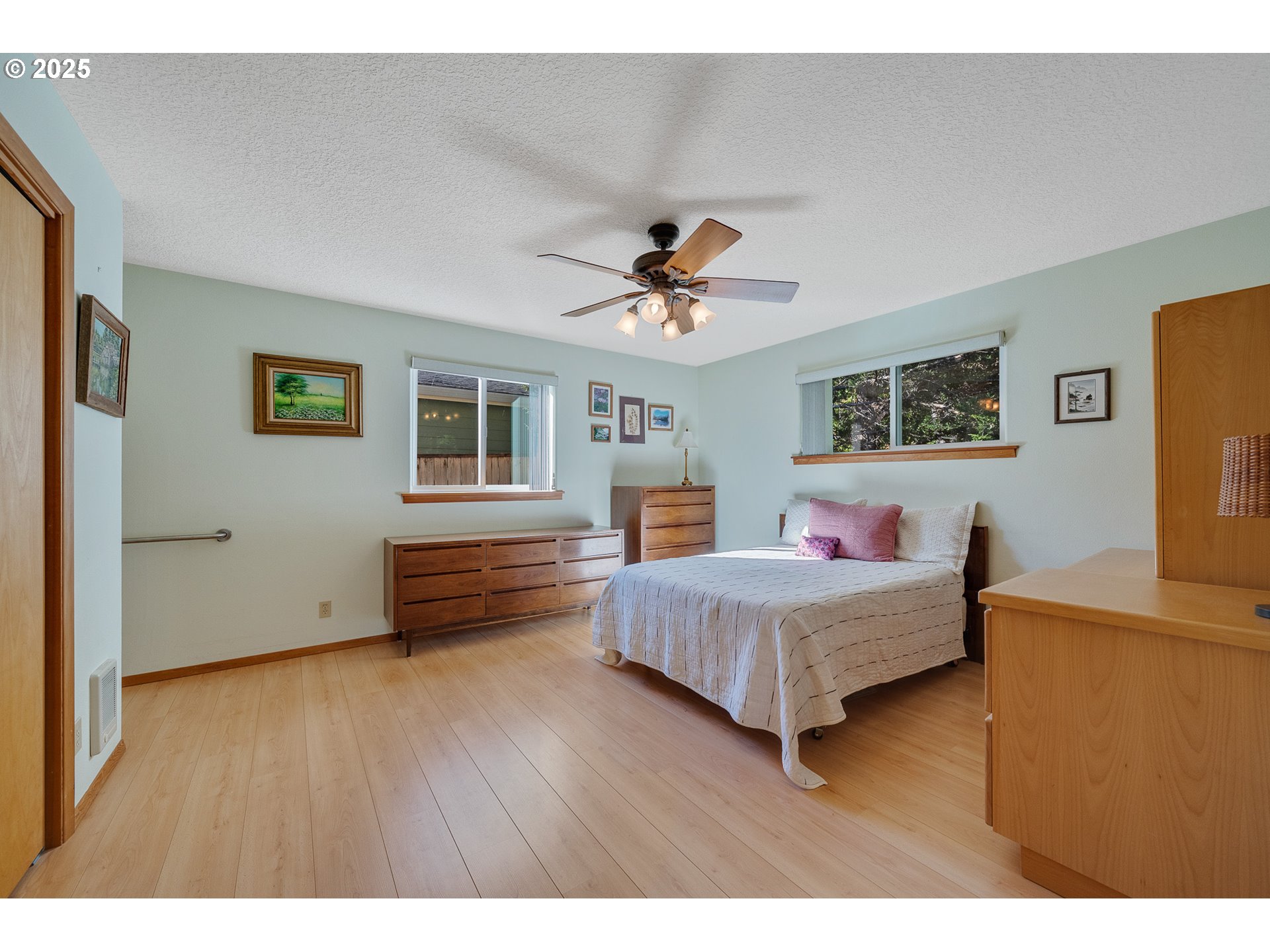 property viewer photo 11
