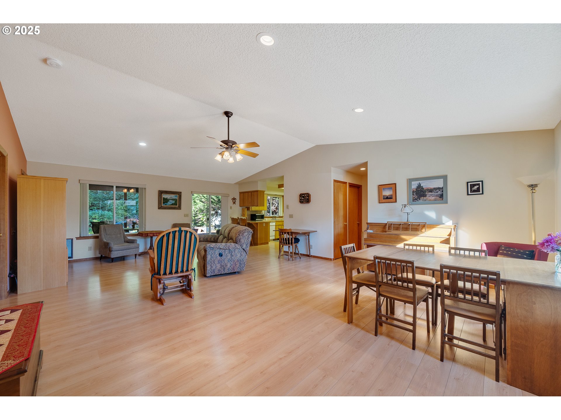 property viewer photo 5