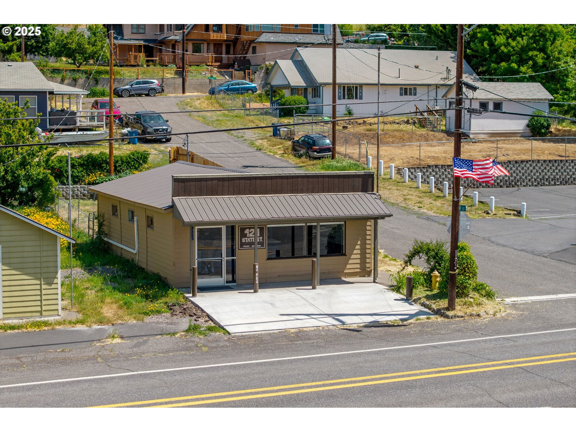 main property photo 22