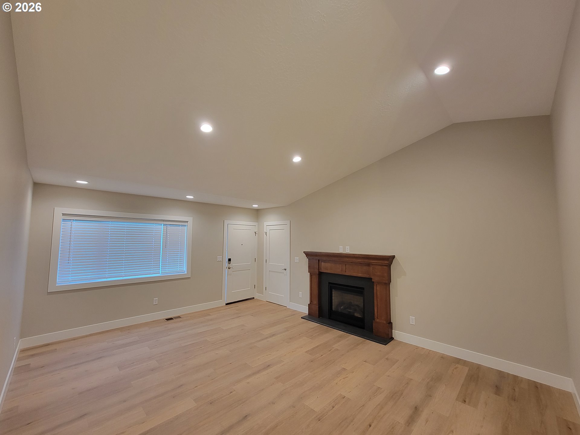 property viewer photo 7