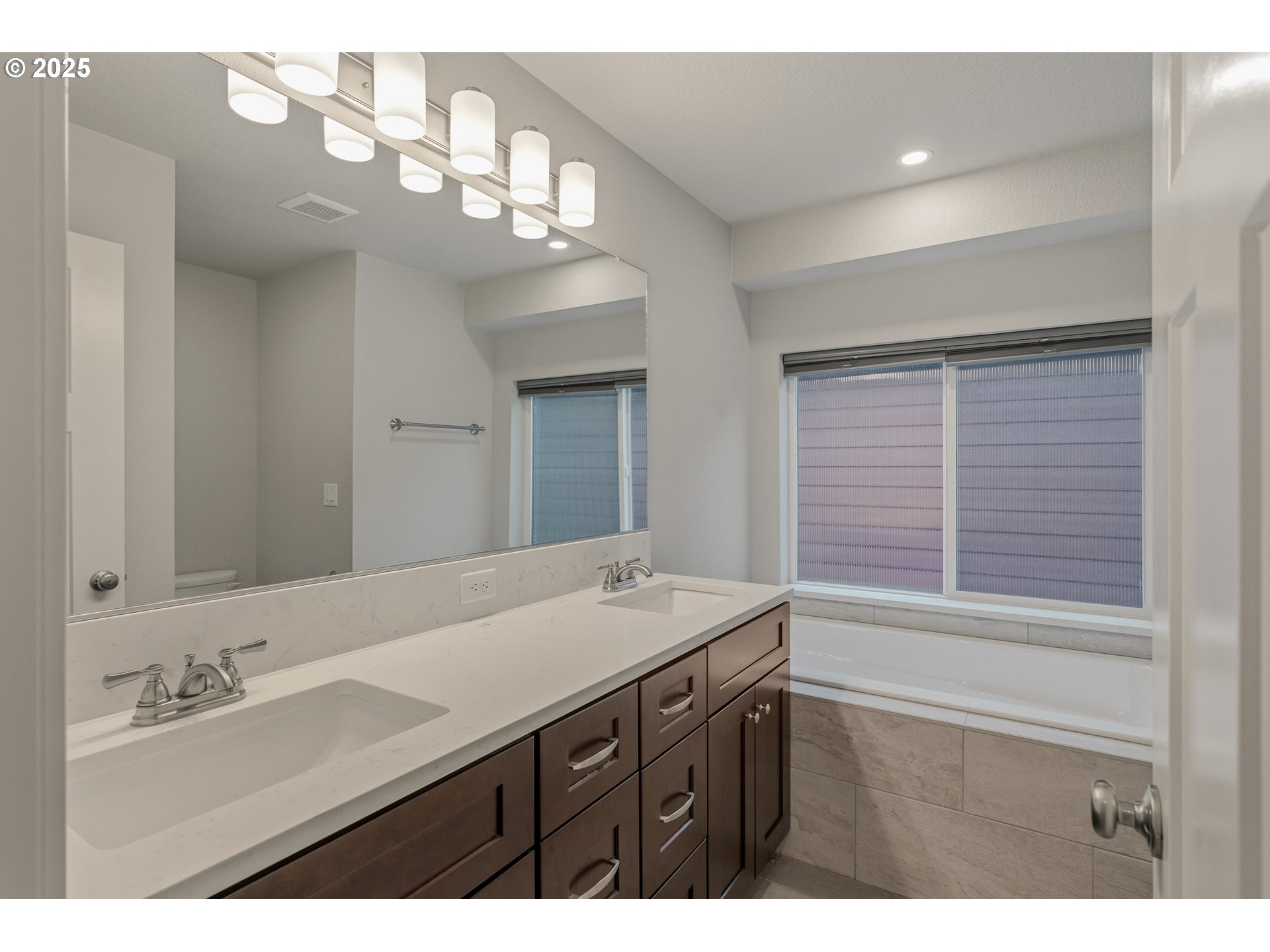 property viewer photo 25