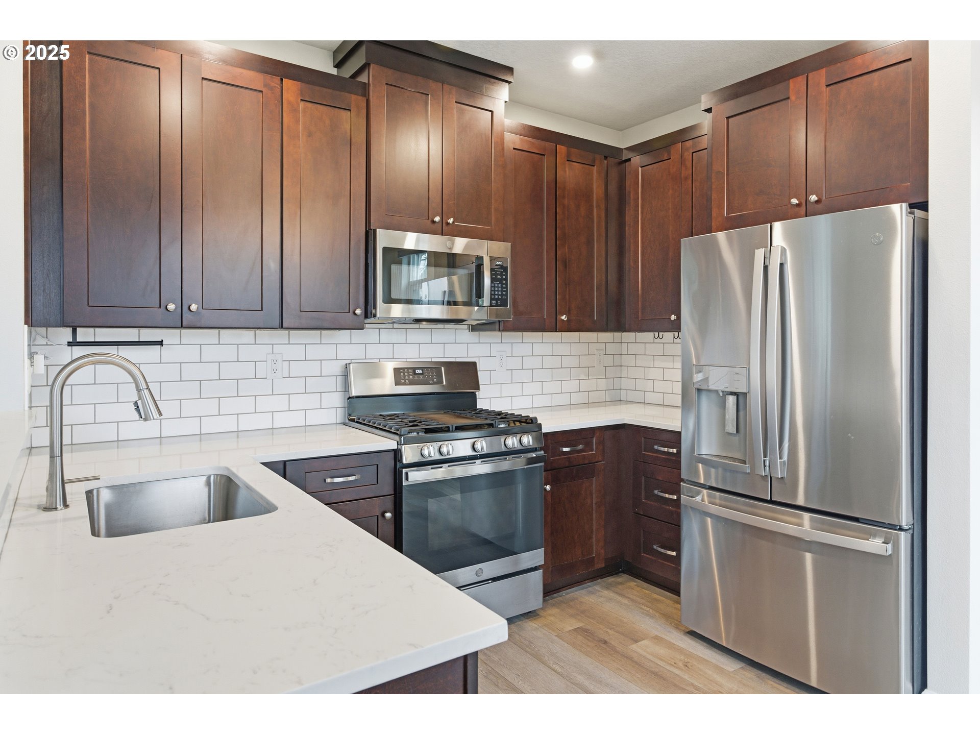 property viewer photo 9