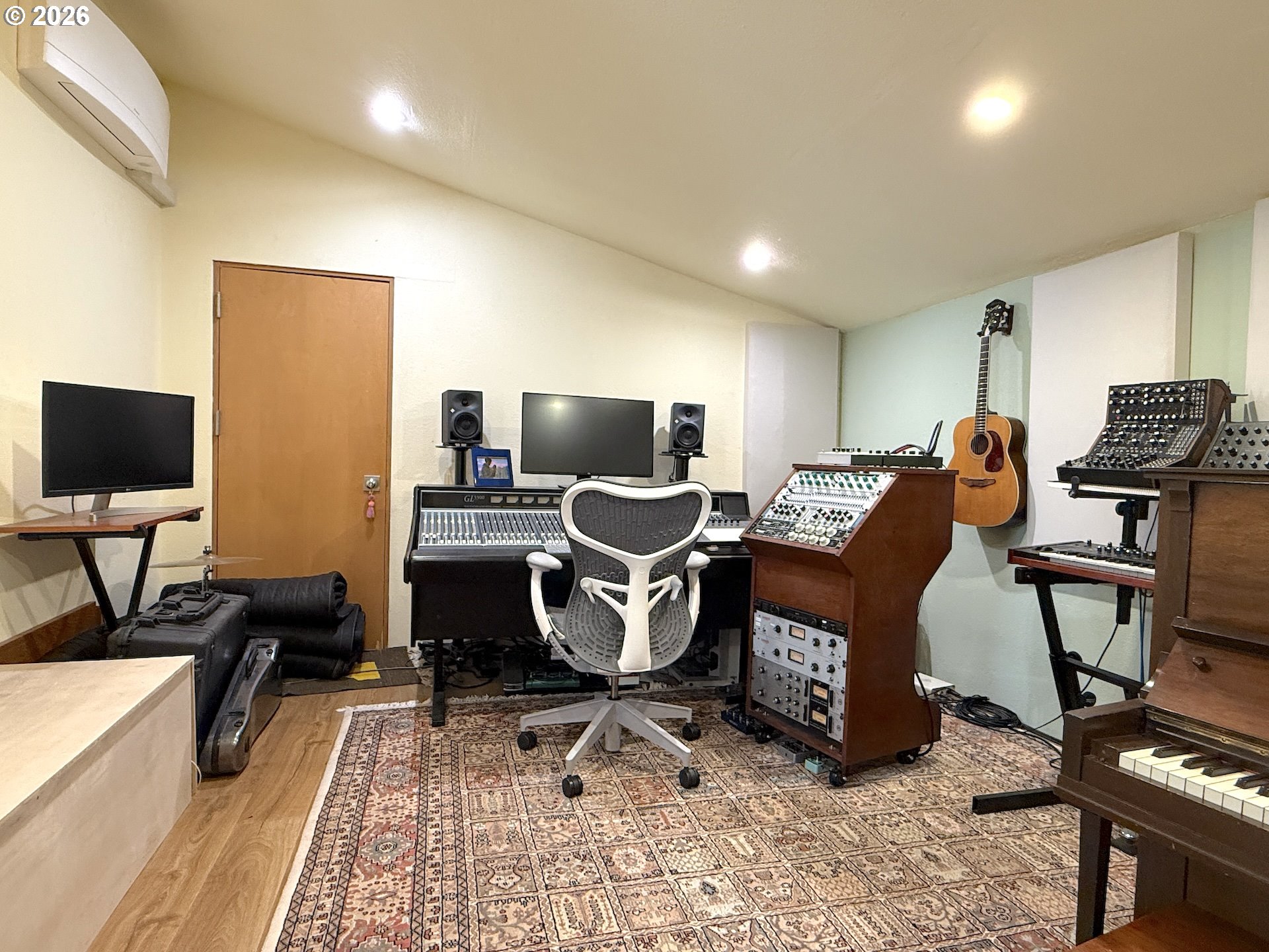 main property photo 25