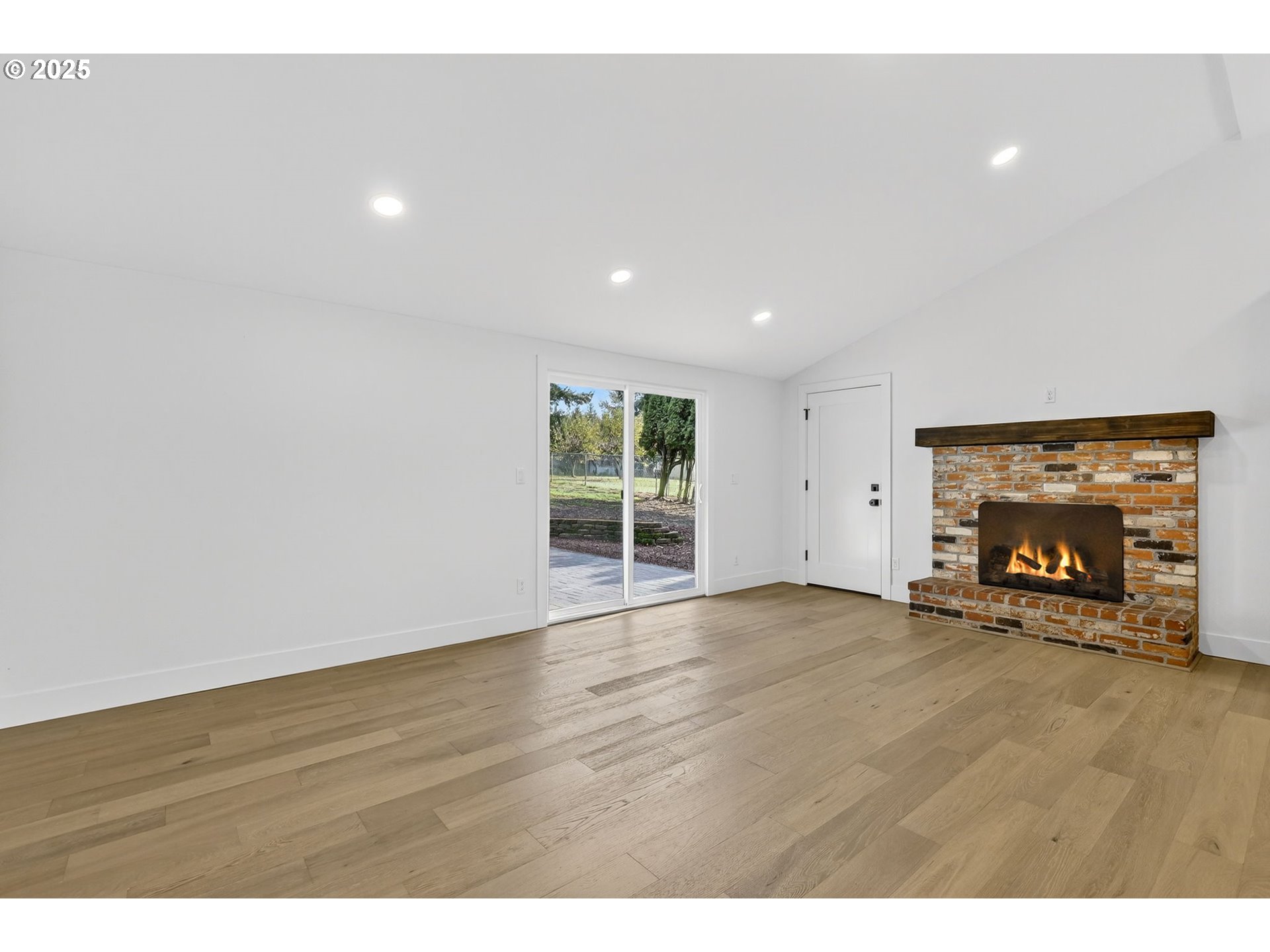 property viewer photo 11