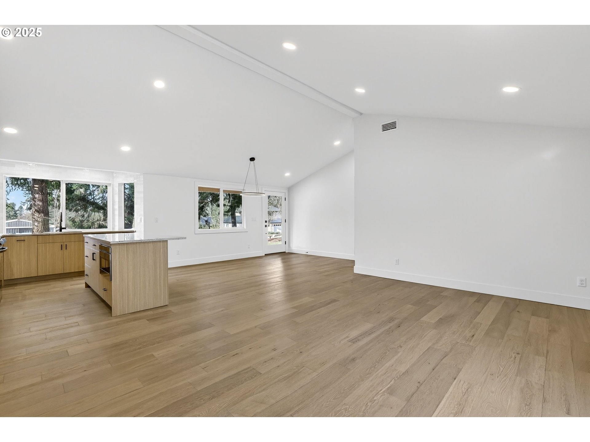 property viewer photo 13