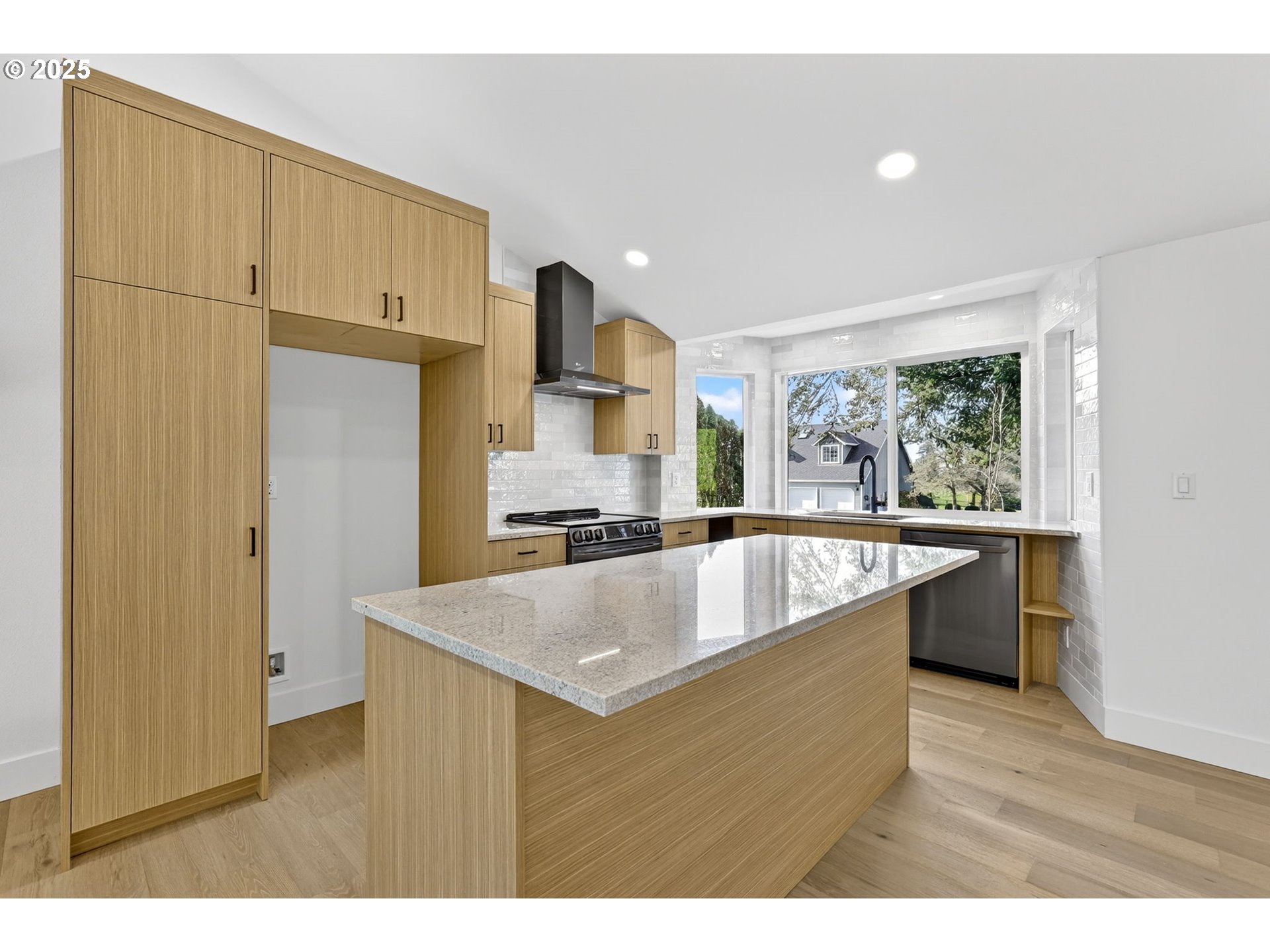property viewer photo 15
