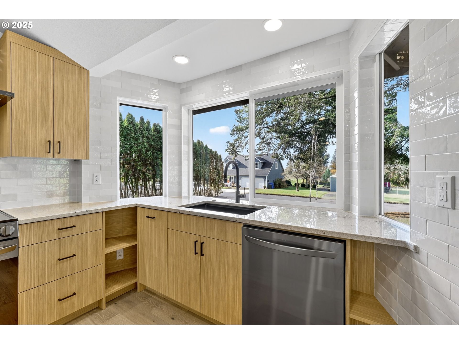 property viewer photo 16