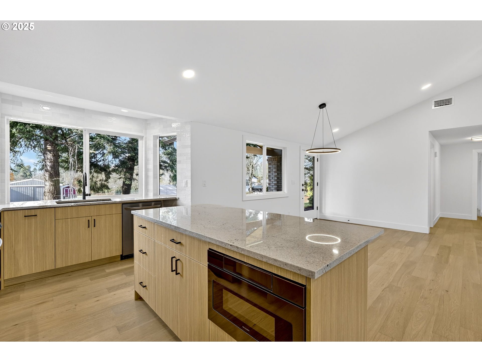 property viewer photo 18