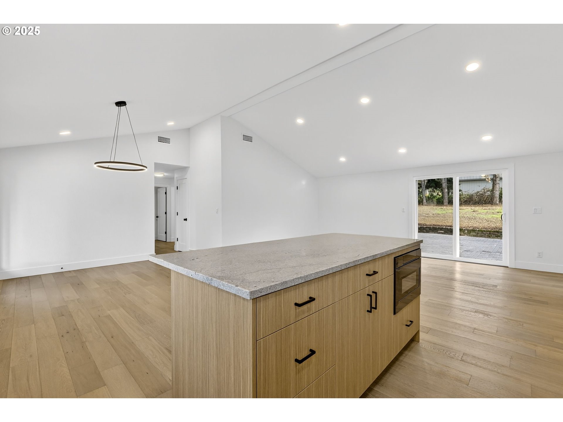 property viewer photo 19