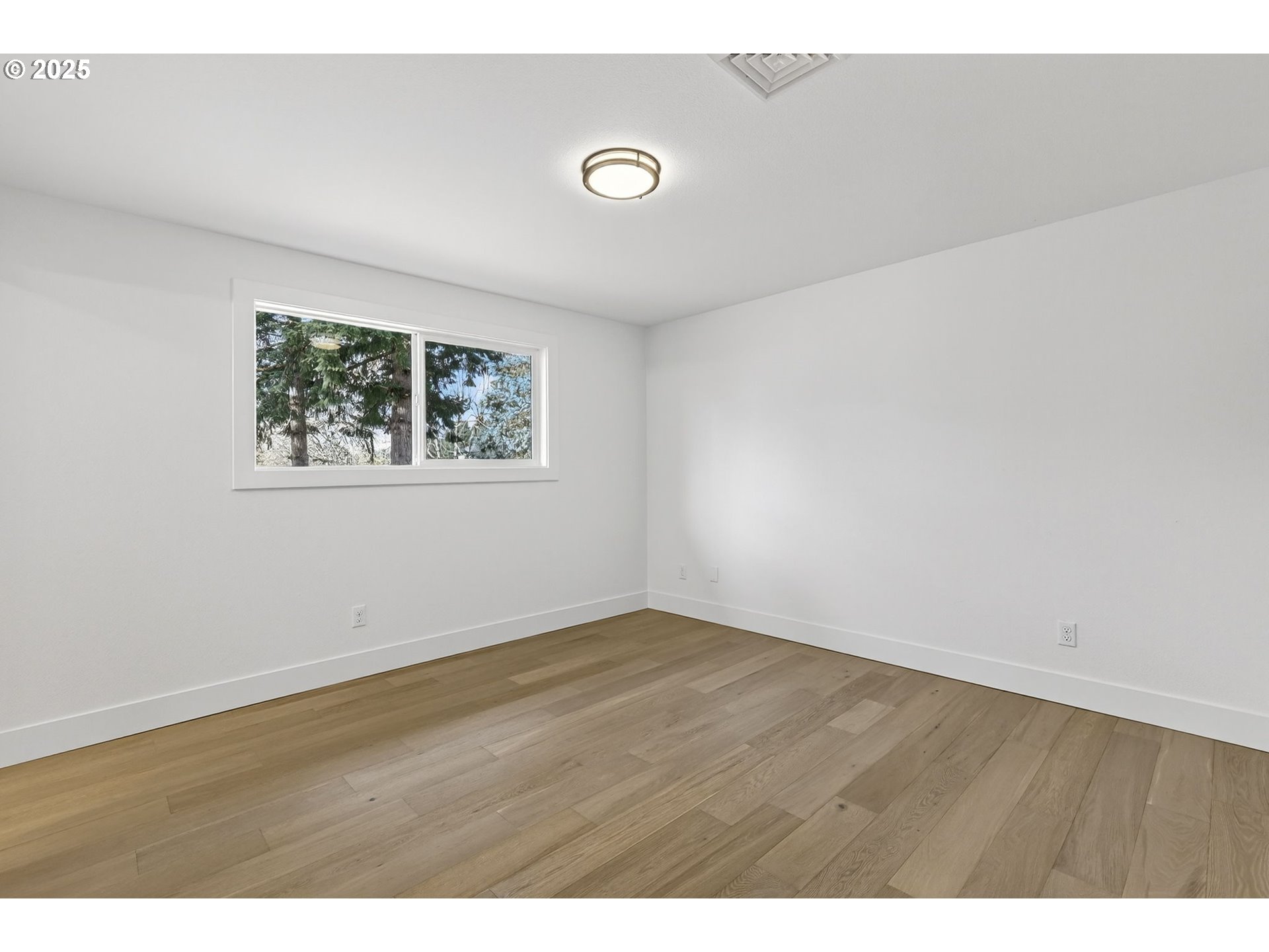 property viewer photo 35