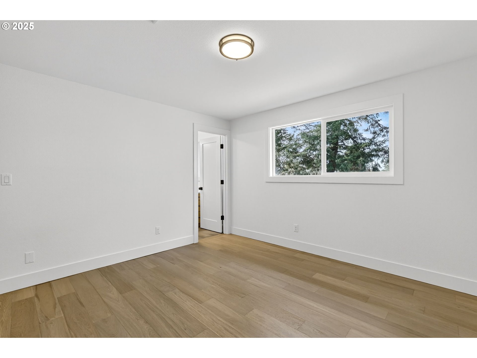 property viewer photo 36