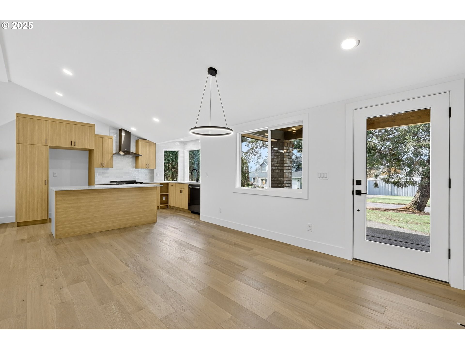 property viewer photo 9