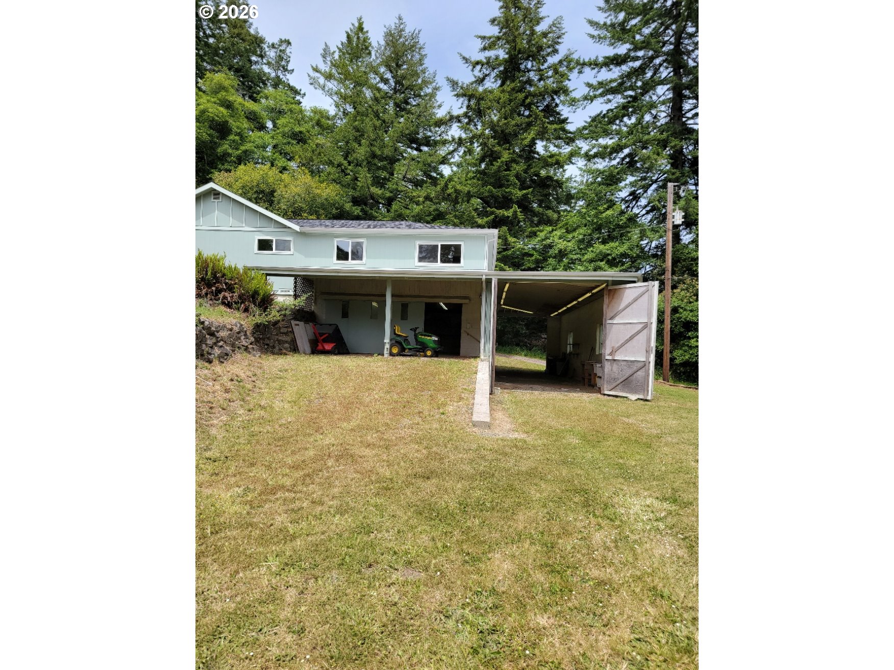 main property photo 41