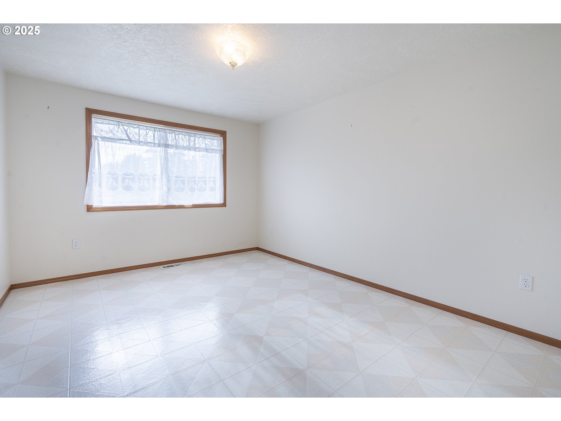 property viewer photo 13
