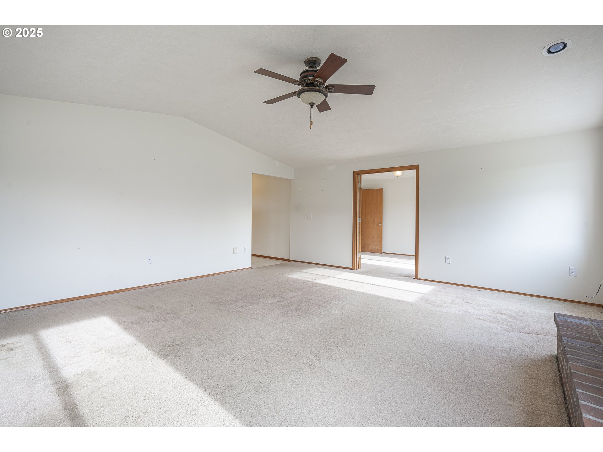property viewer photo 16