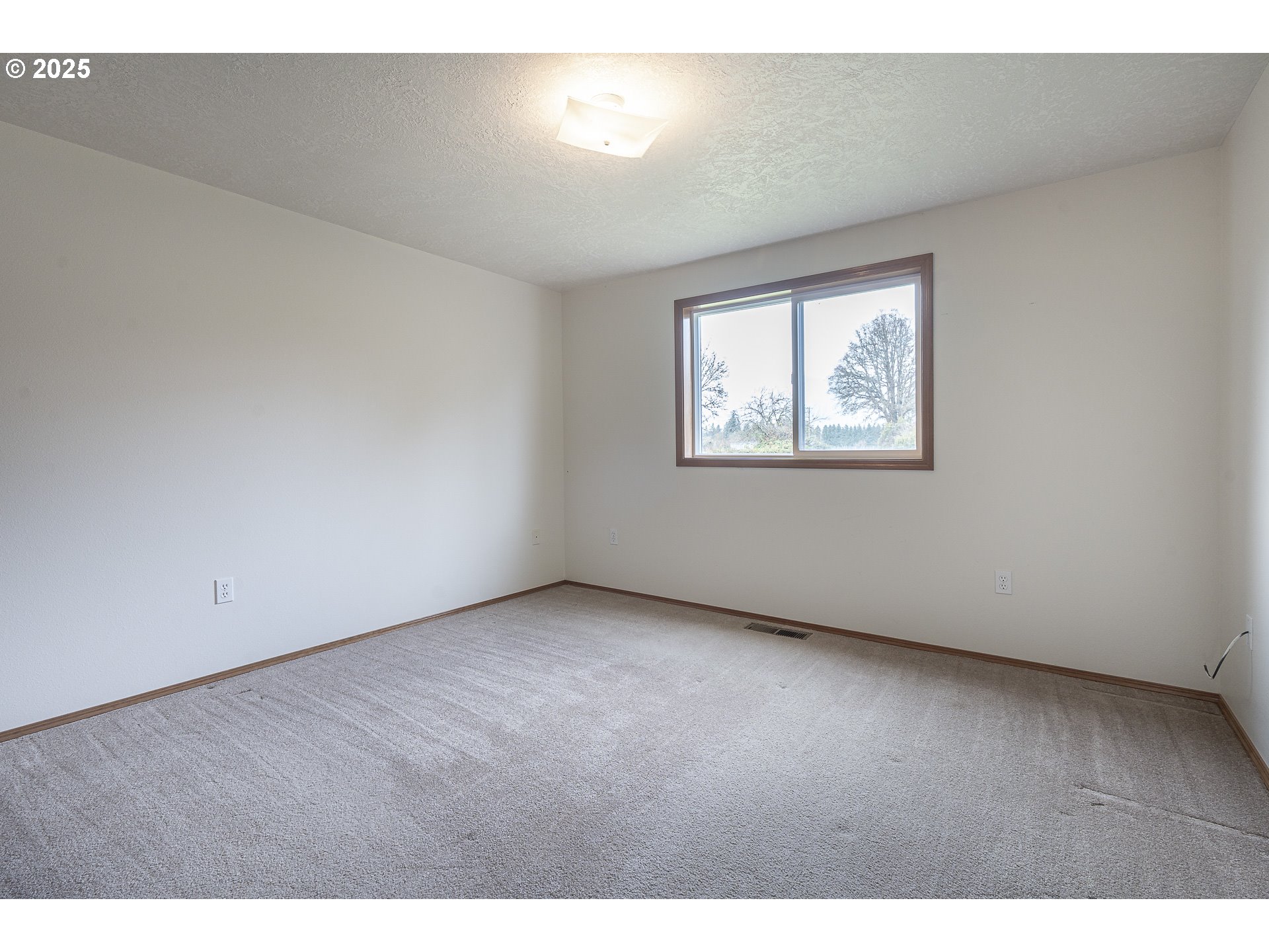 property viewer photo 23