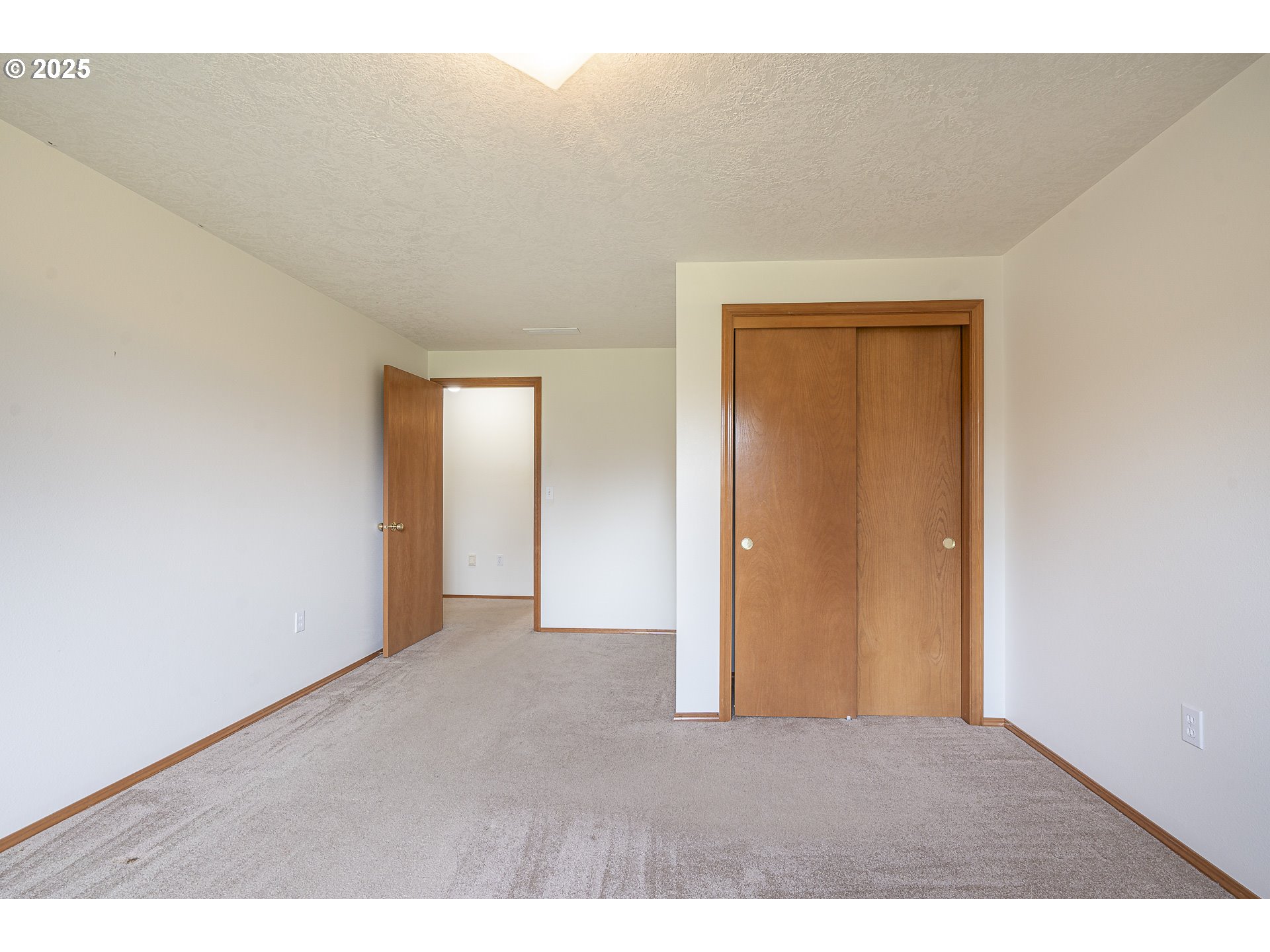 property viewer photo 24