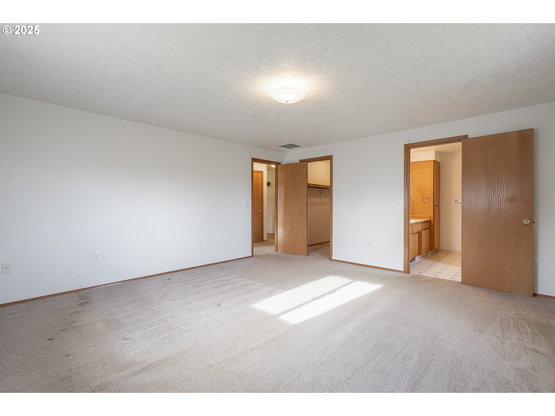 property viewer photo 25