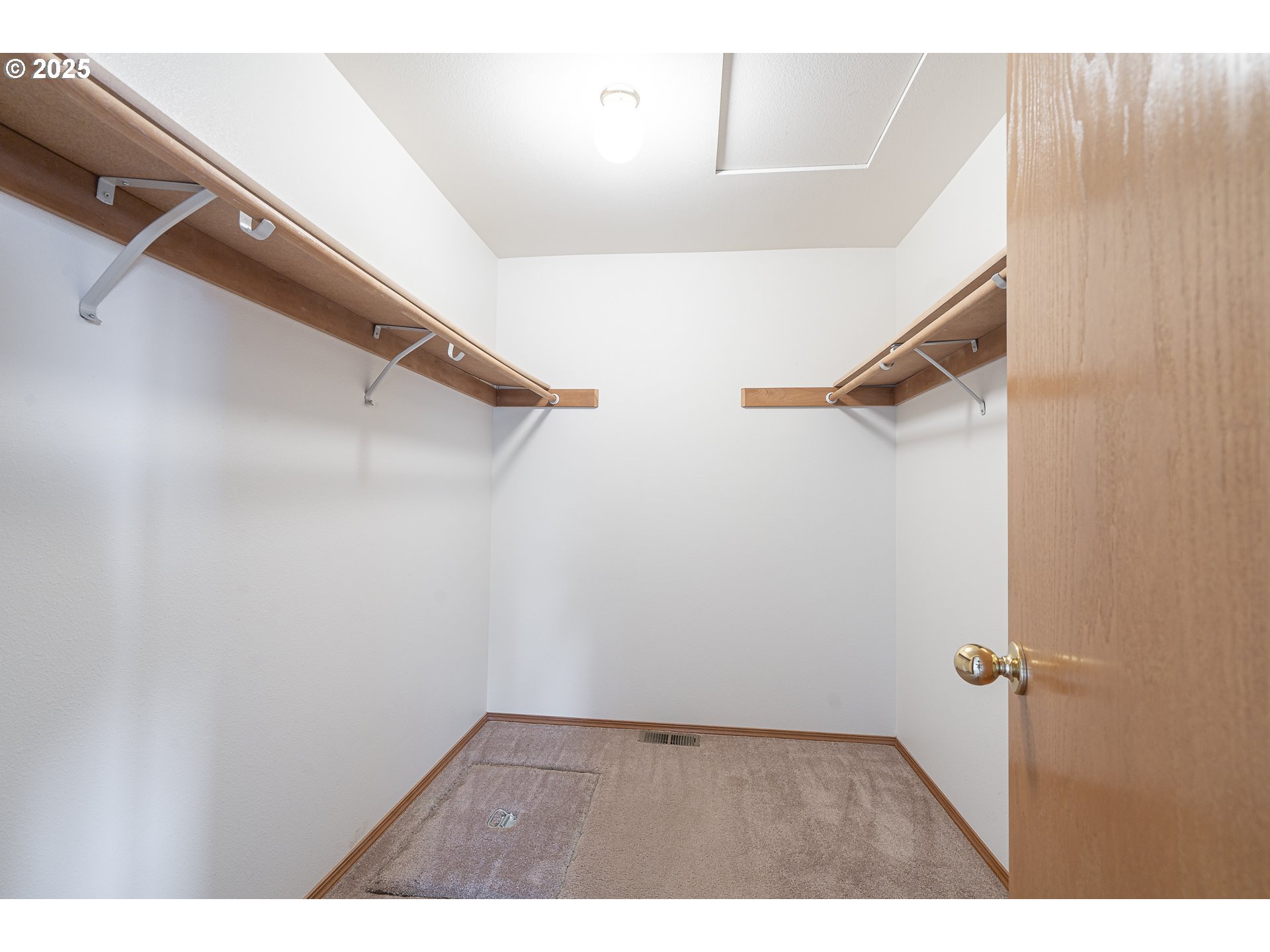 property viewer photo 26