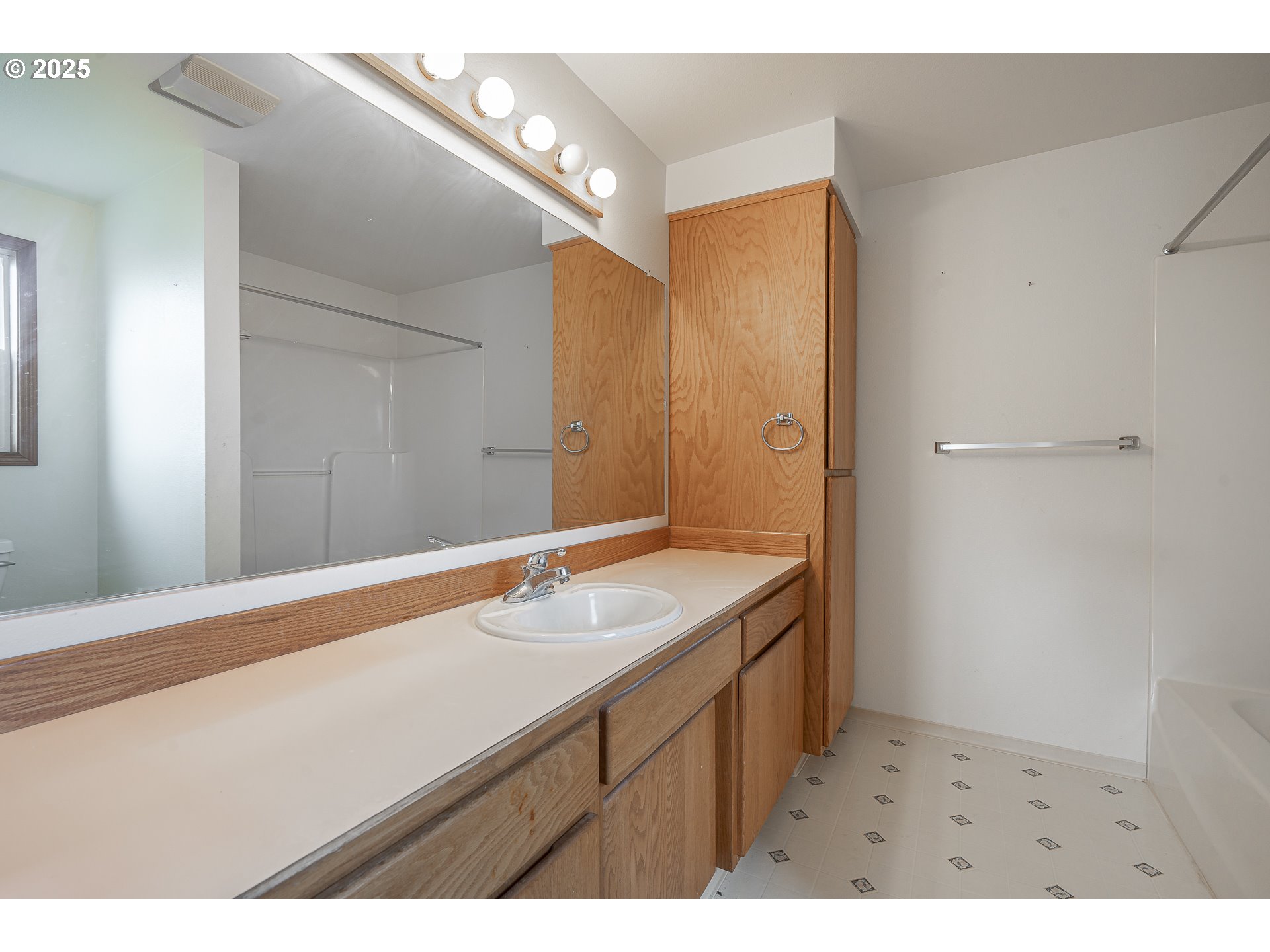 property viewer photo 27