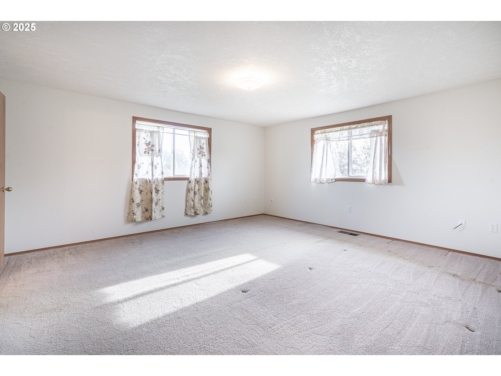 property viewer photo 35