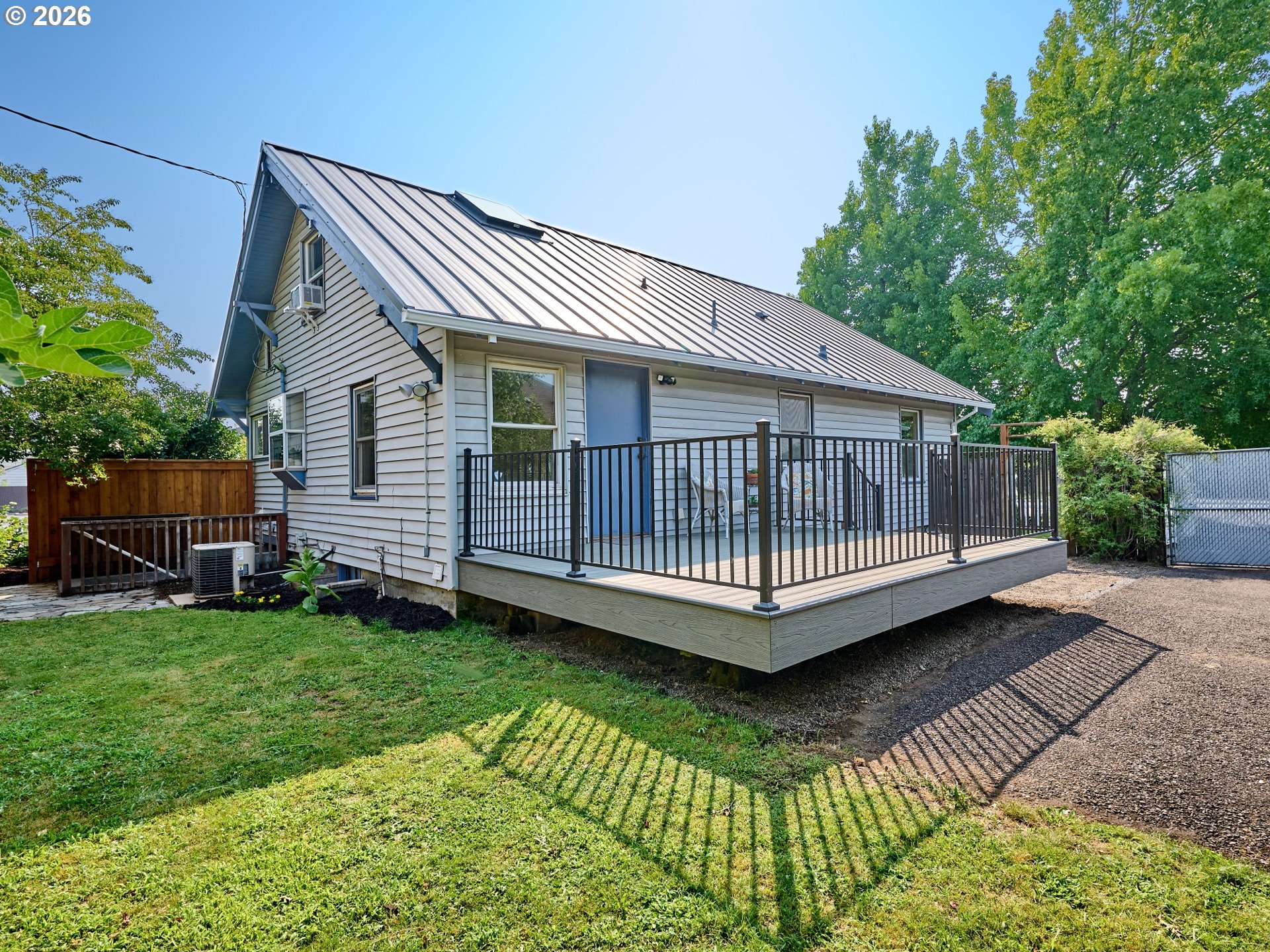 main property photo 20