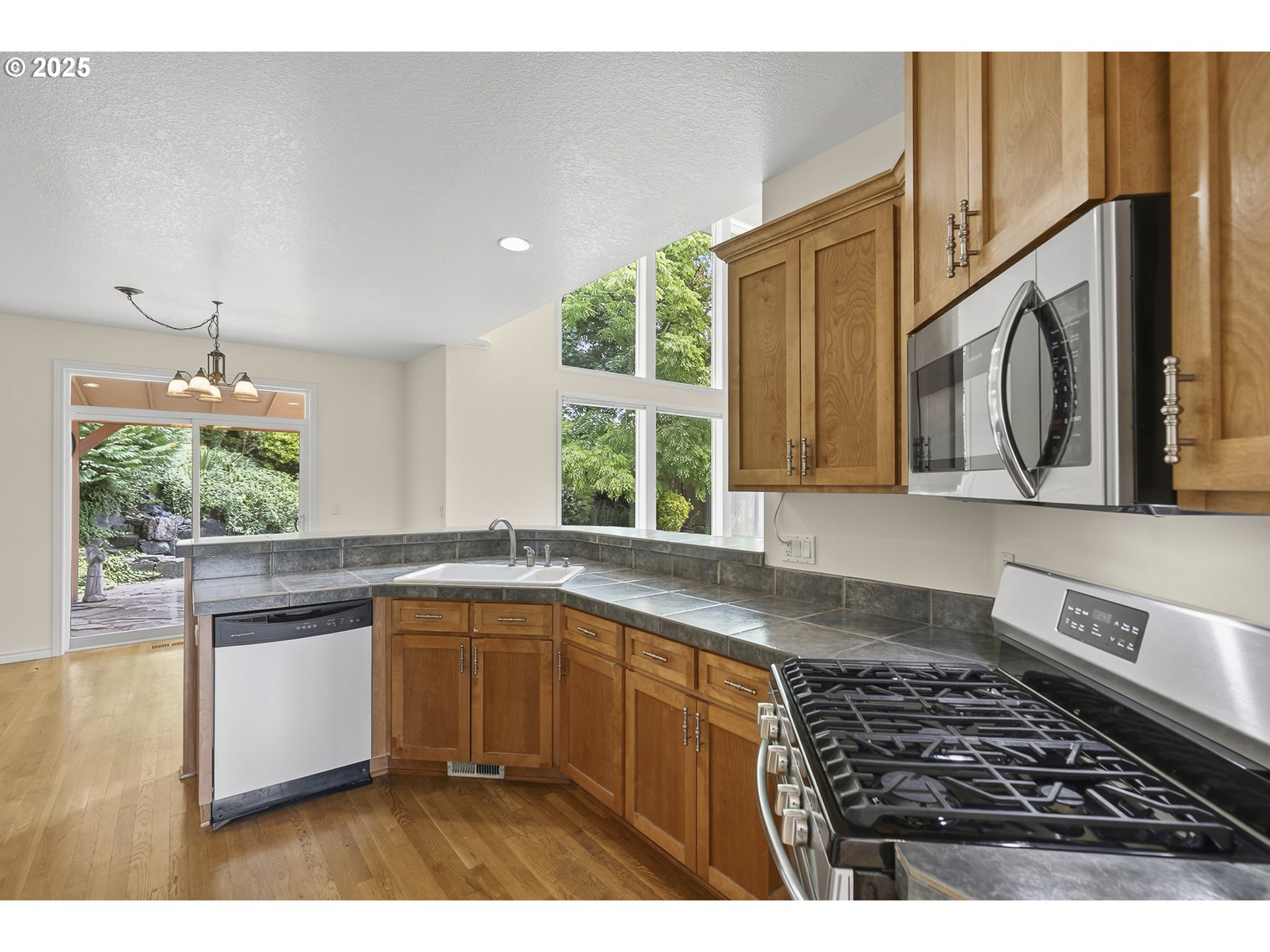 property viewer photo 10