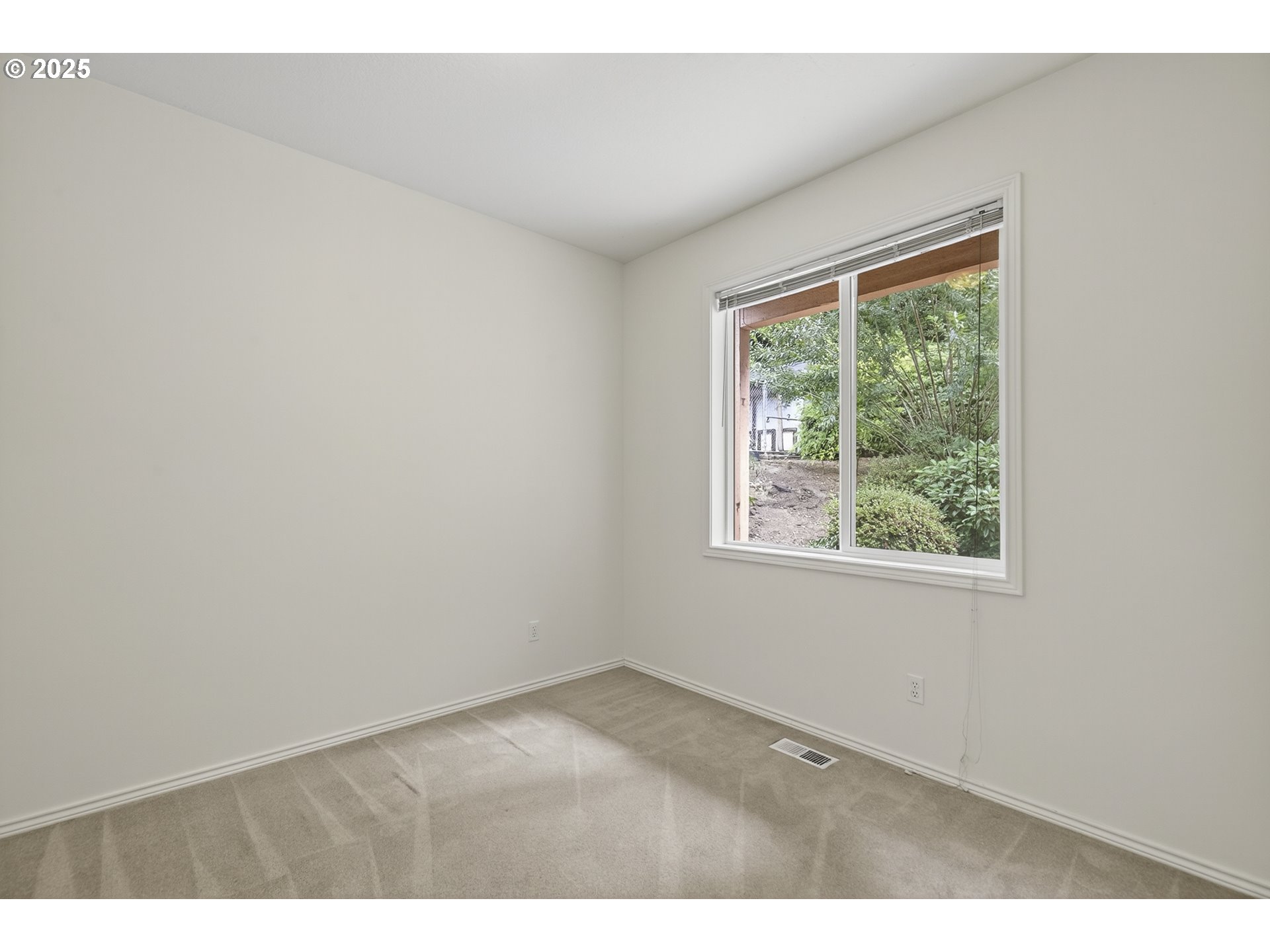 property viewer photo 16