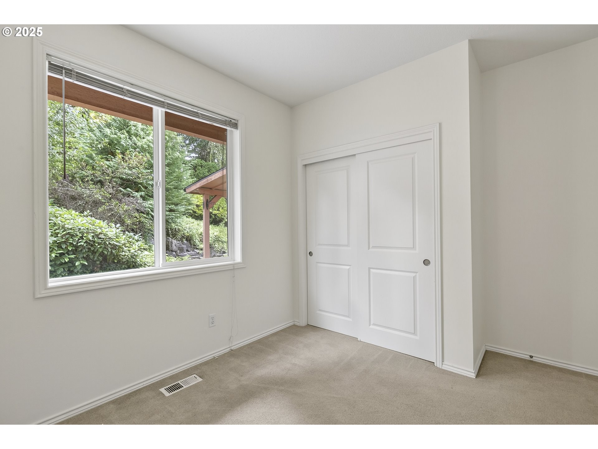 property viewer photo 17