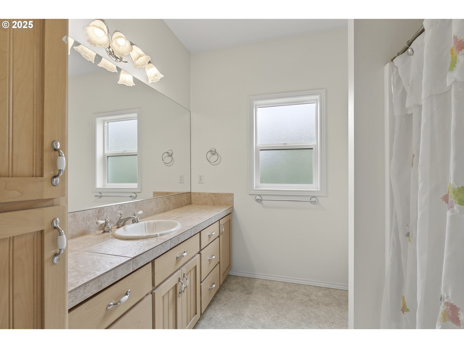 property viewer photo 18