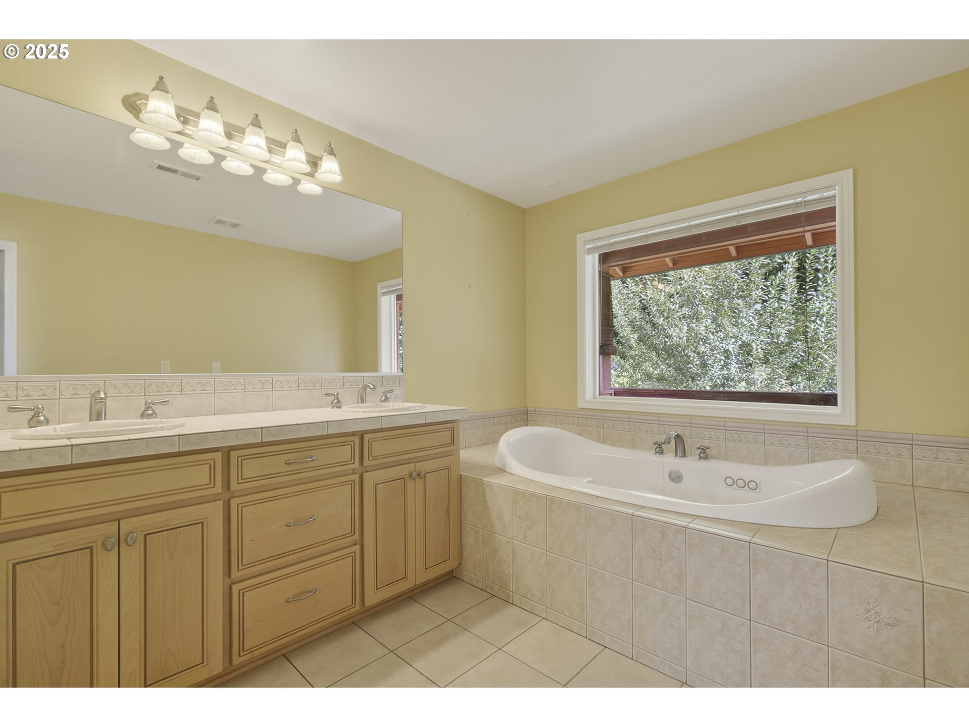 property viewer photo 23