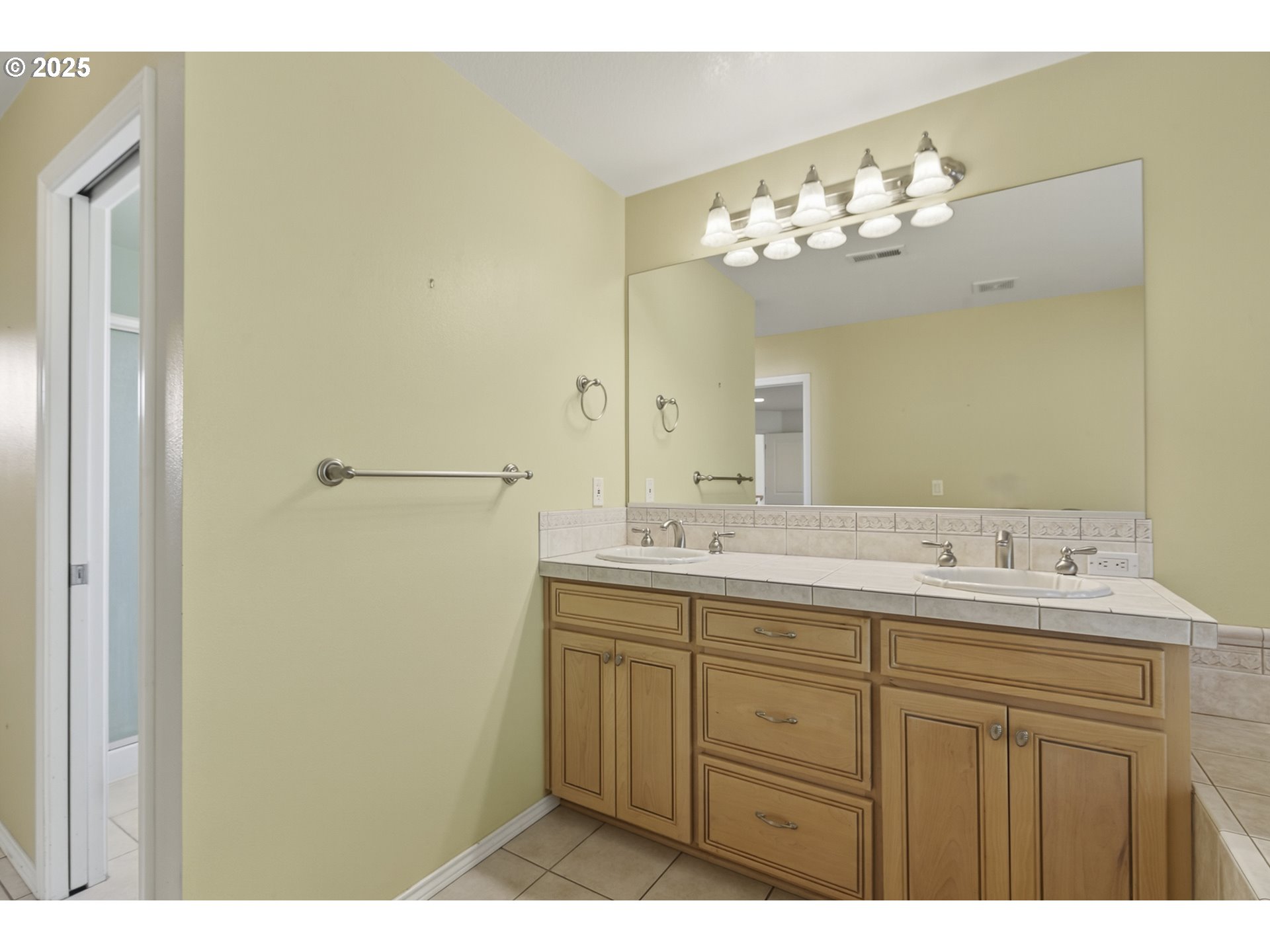 property viewer photo 25