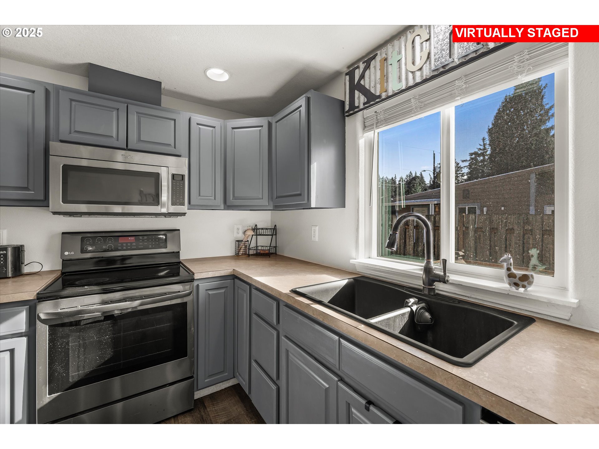 property viewer photo 7