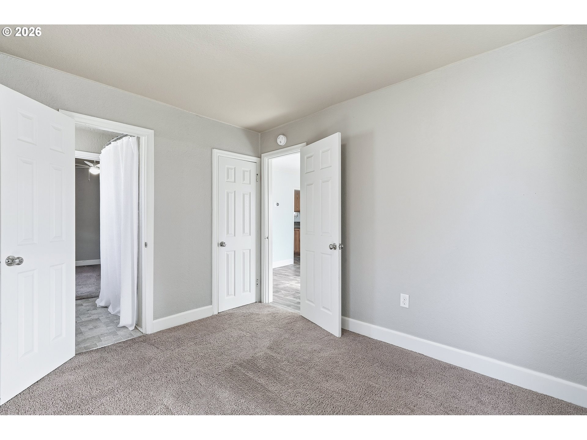 property viewer photo 15