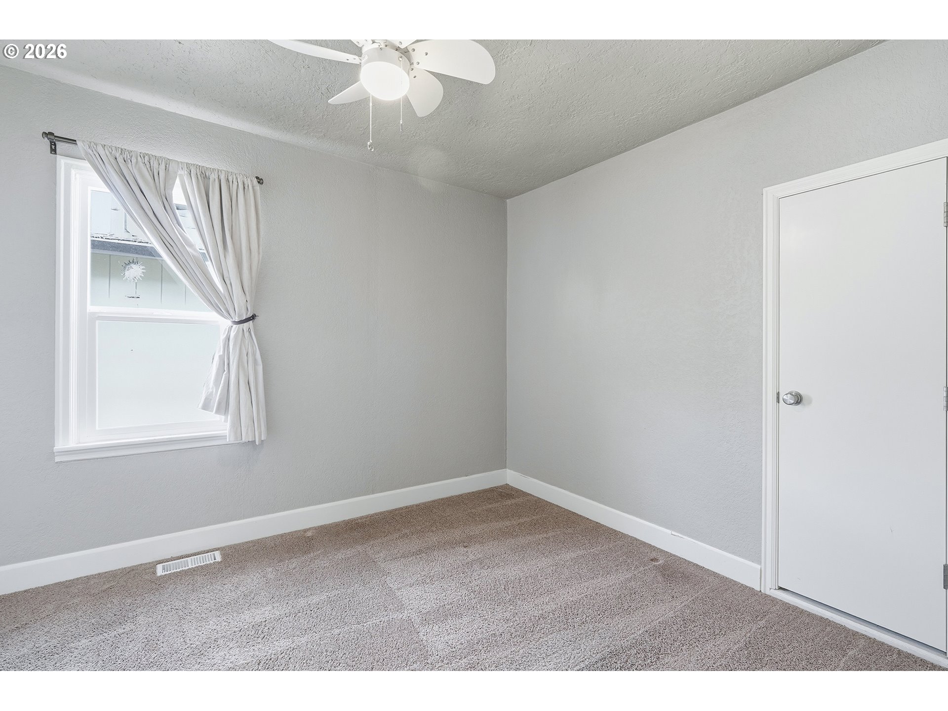 property viewer photo 18