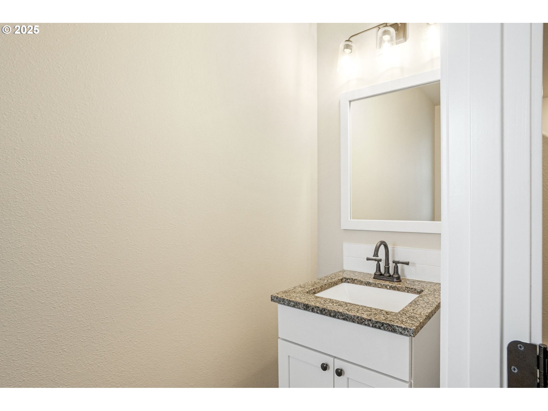 property viewer photo 16