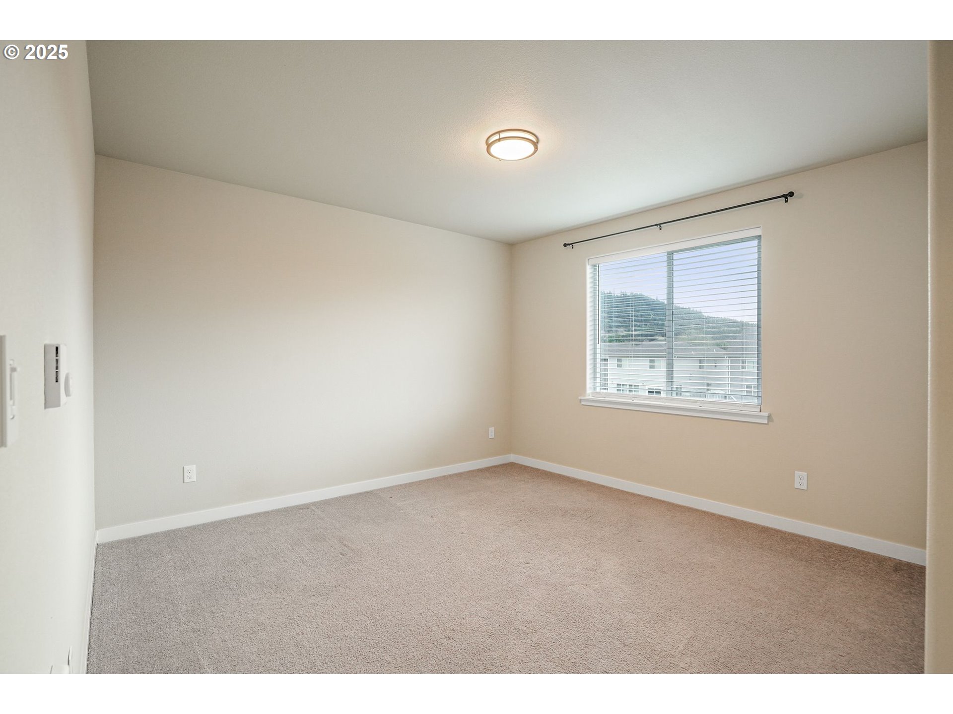 property viewer photo 25