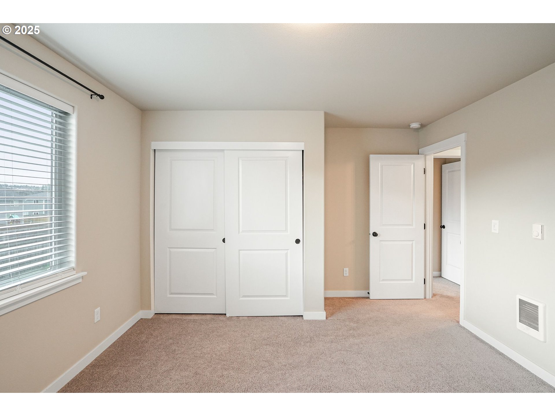 property viewer photo 26