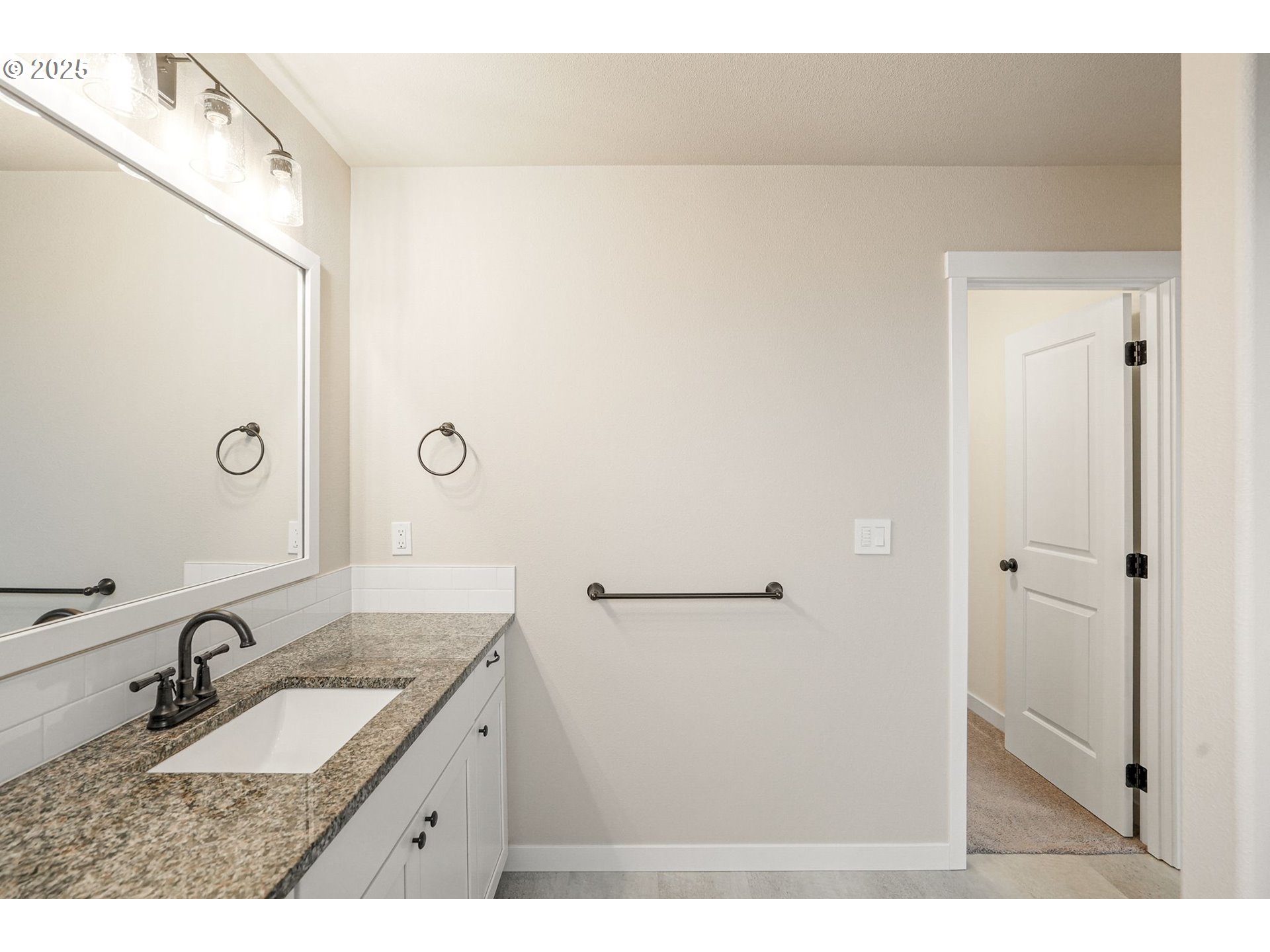 property viewer photo 29