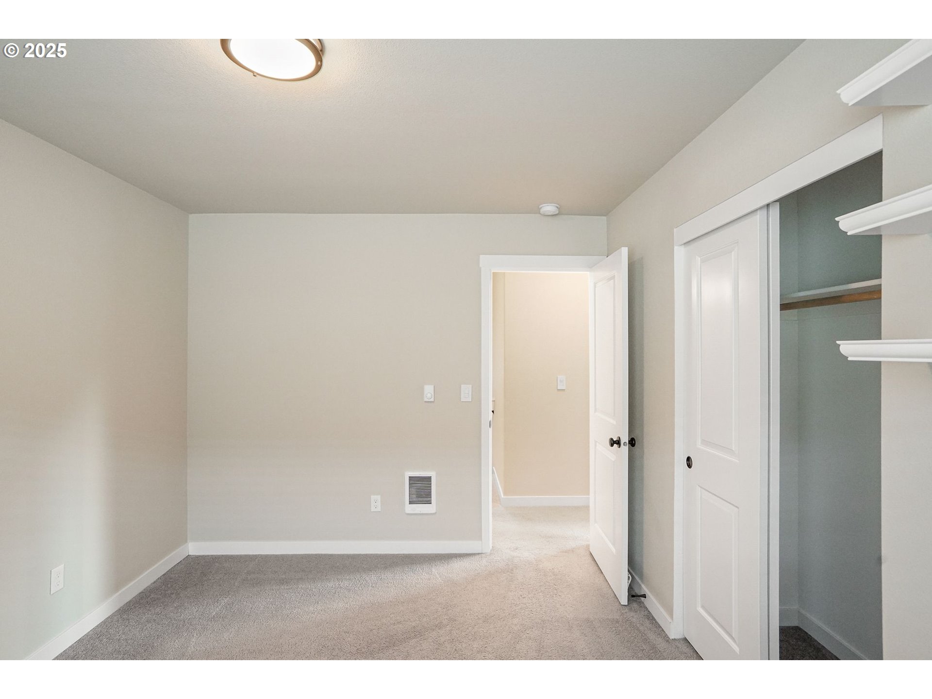 property viewer photo 33