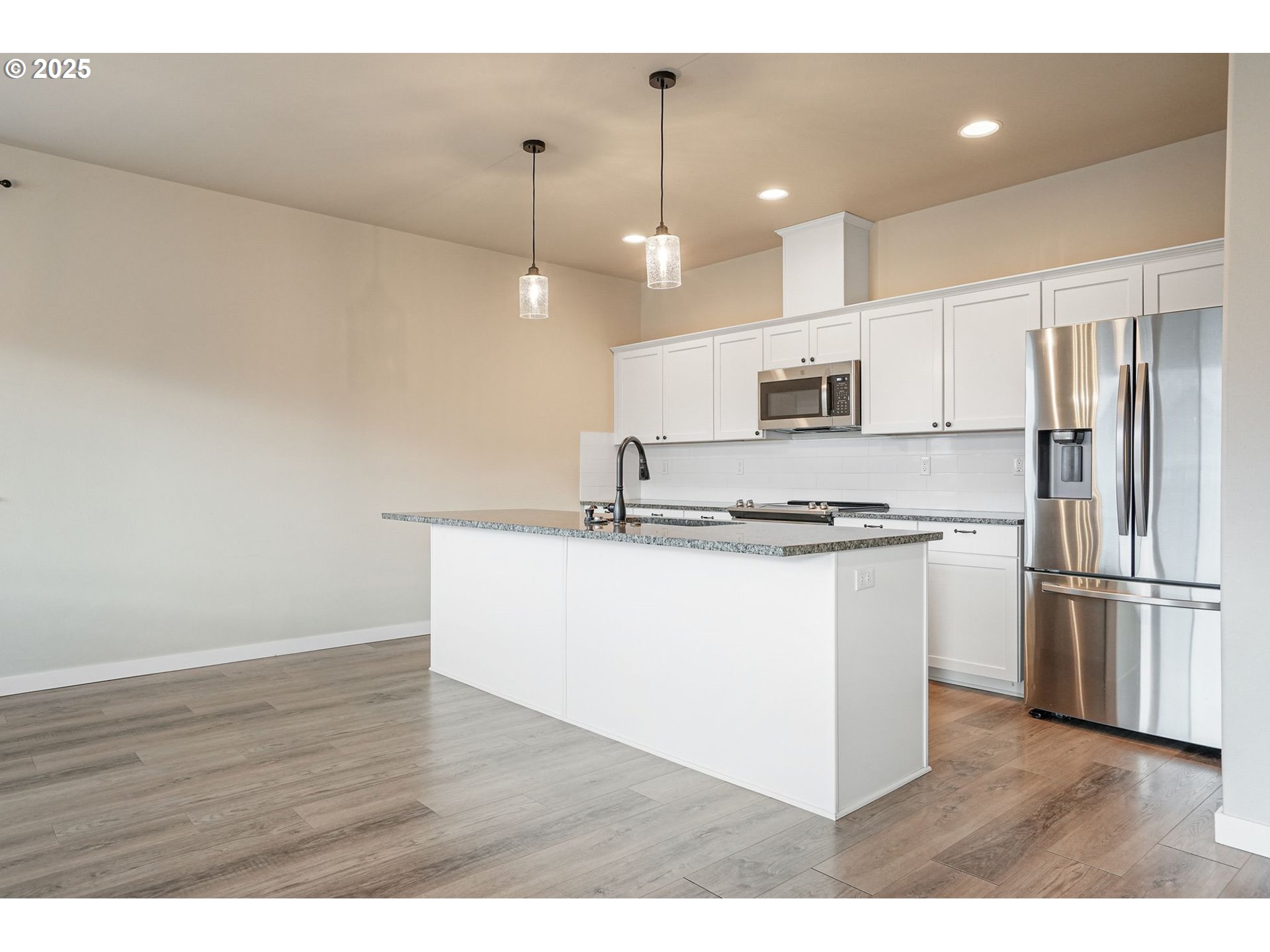 property viewer photo 7