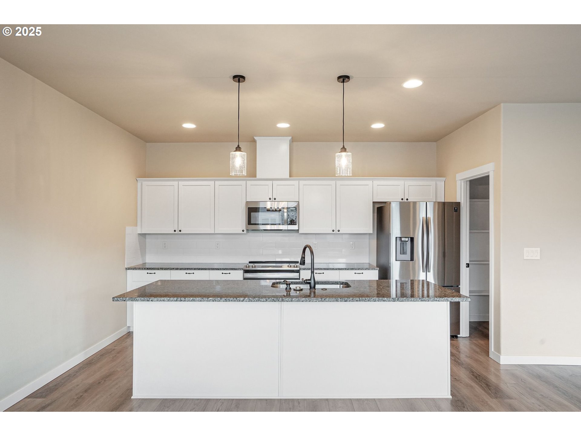property viewer photo 8